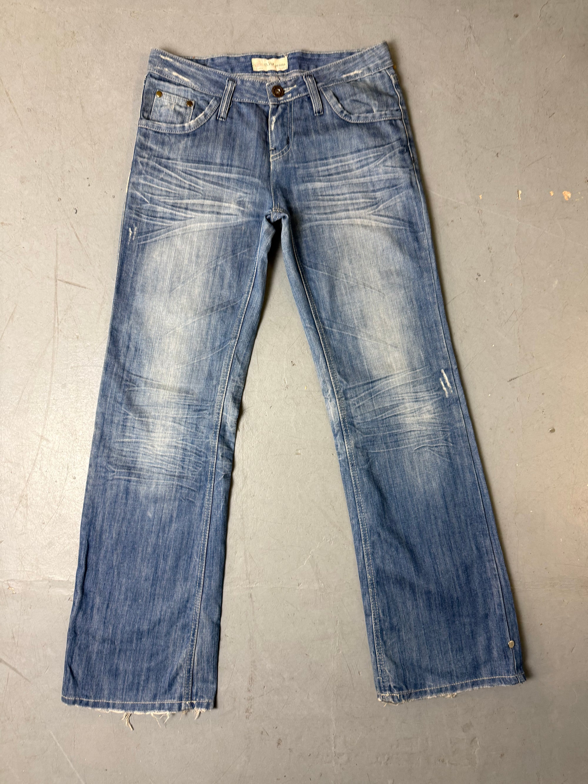 Produktbild von einer Vintage Mid Waist Straight Leg Jeans von vorne