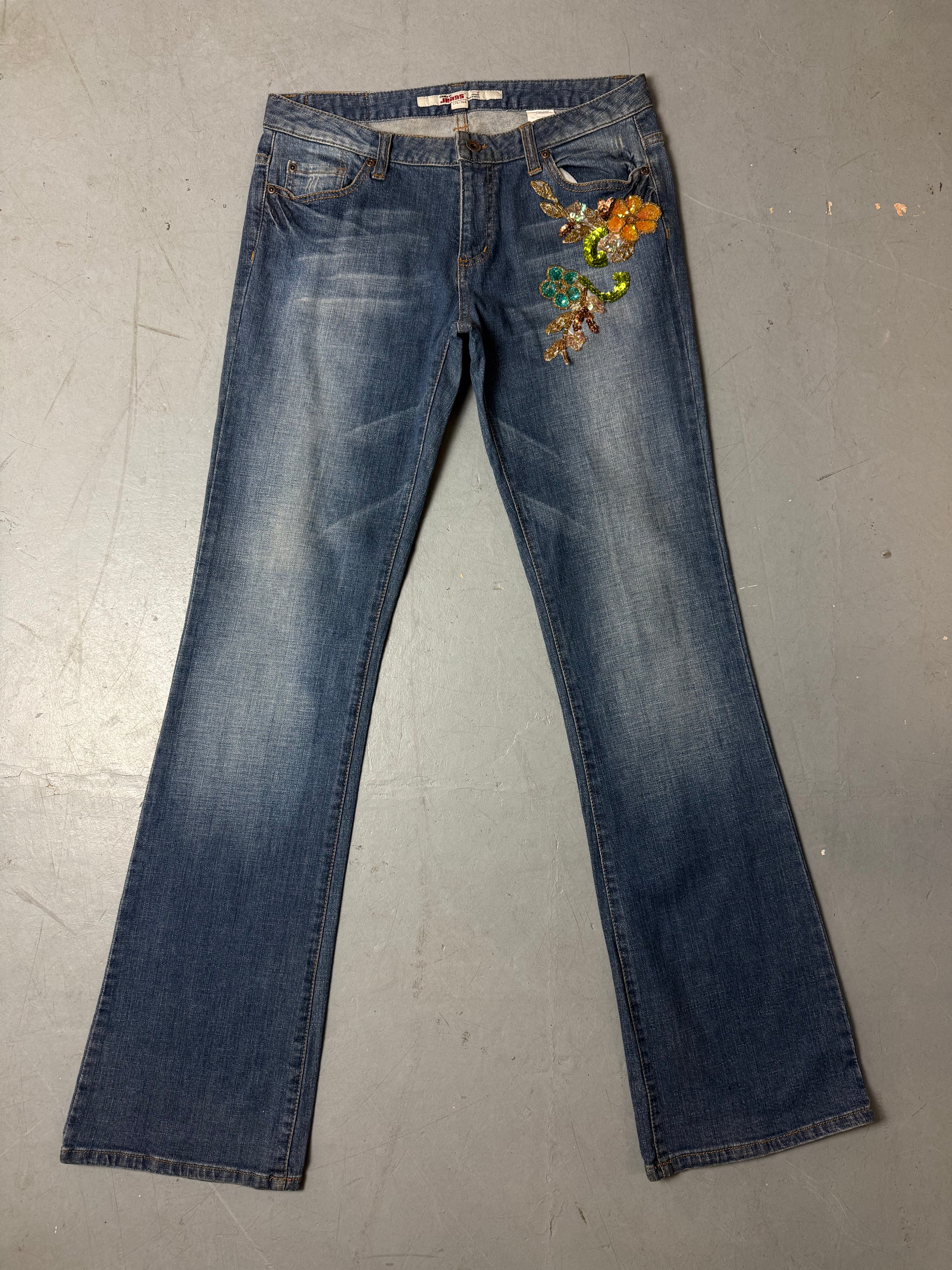 Produktbild von einer Vintage Only Flared Jeans with Flowers von vorne