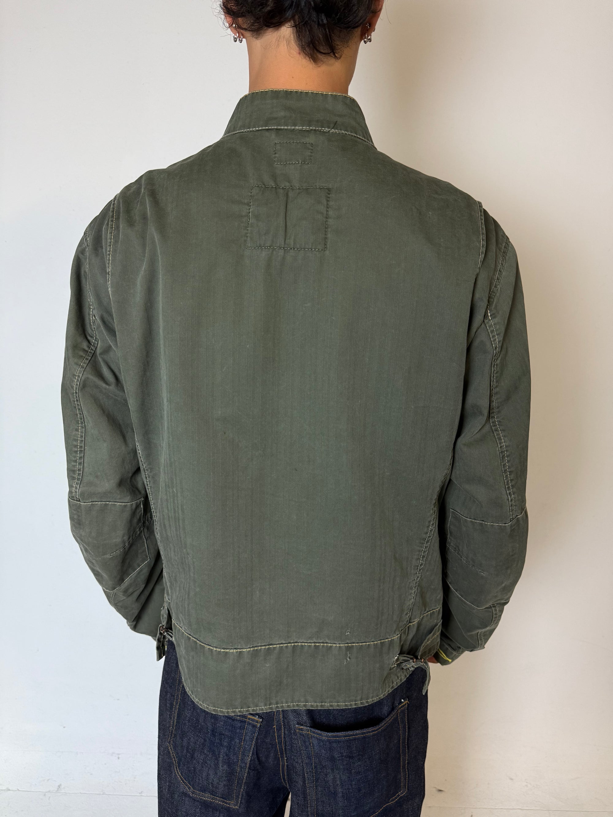 Eine dunkelgrüne Übergangsjacke von g-Star