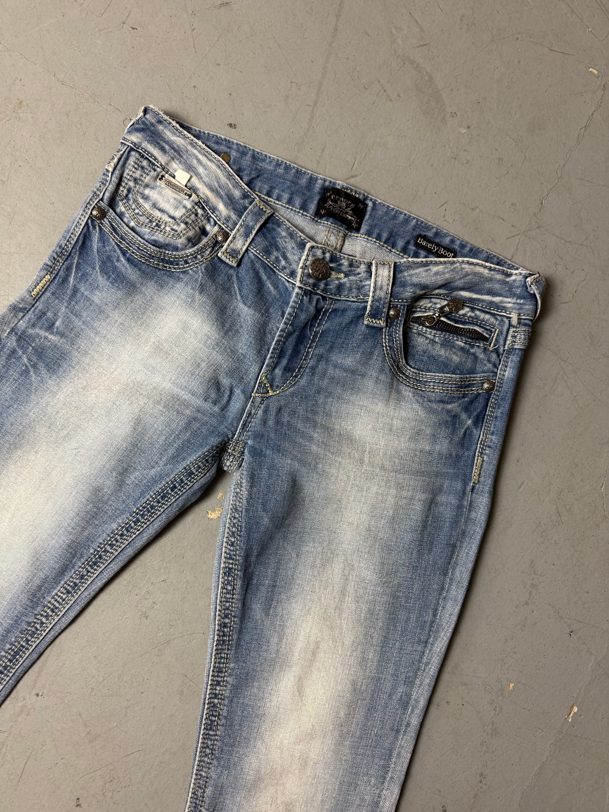 Detailliertes Produktbild von Vintage Rebock Low Waist Bootcut Jeans M von vorne