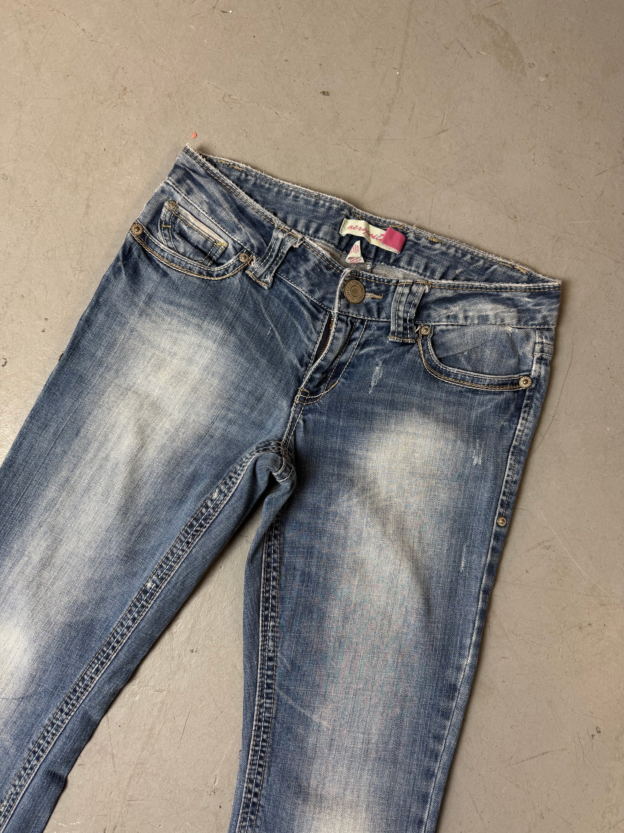 Detailbild von einer Vintage Aéropostale Light Blue Bootcut Denim von Hosenbund