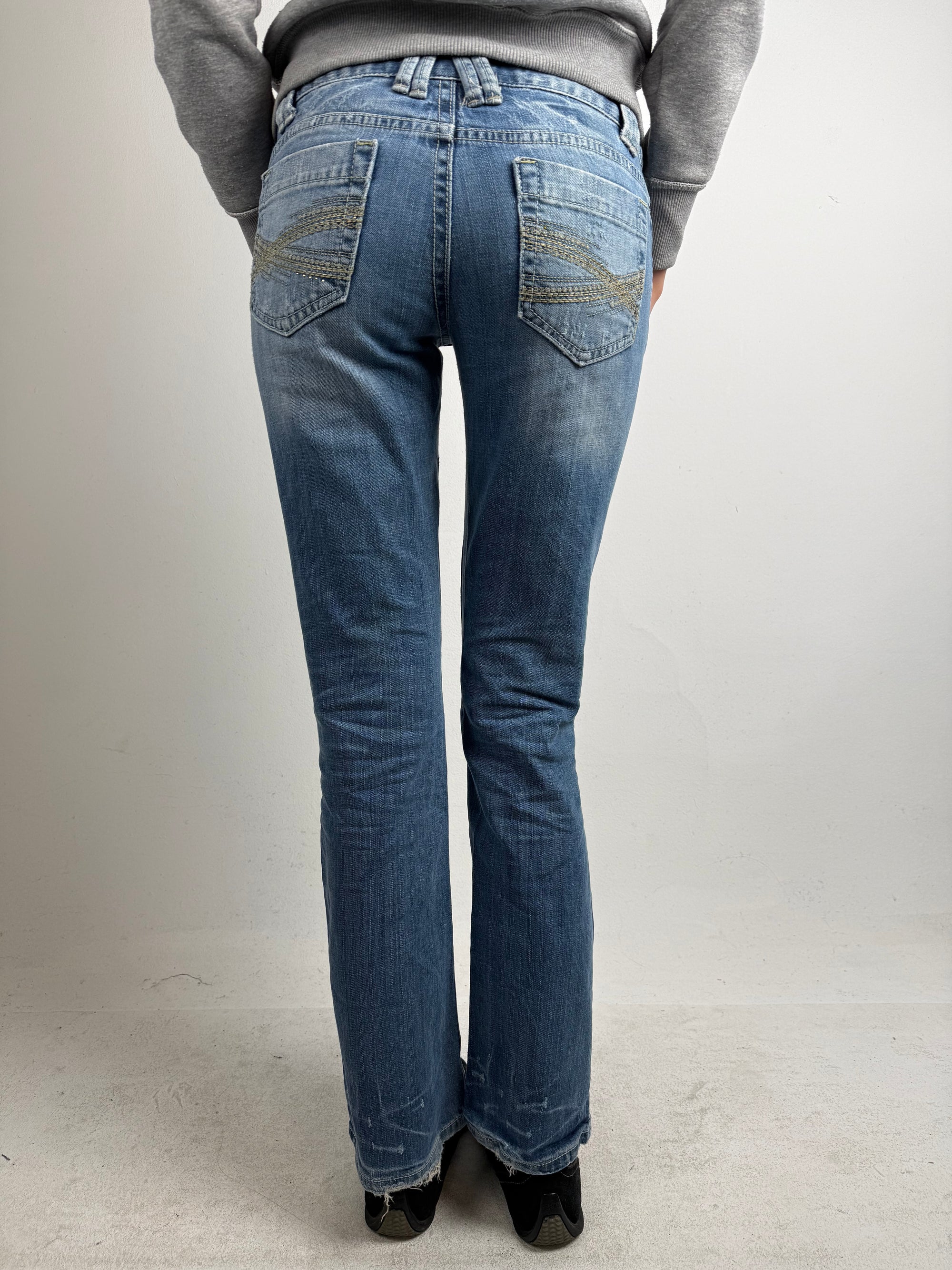 Tragebild von einer Vintage Aéropostale Light Blue Bootcut Denim von hinten