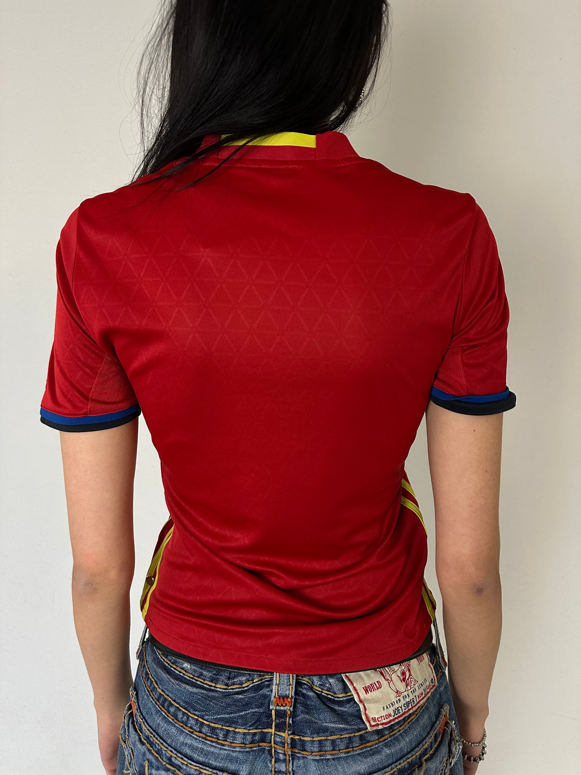 Ein rotes Adidas spanen Nationalmannschaft Trikot in XS