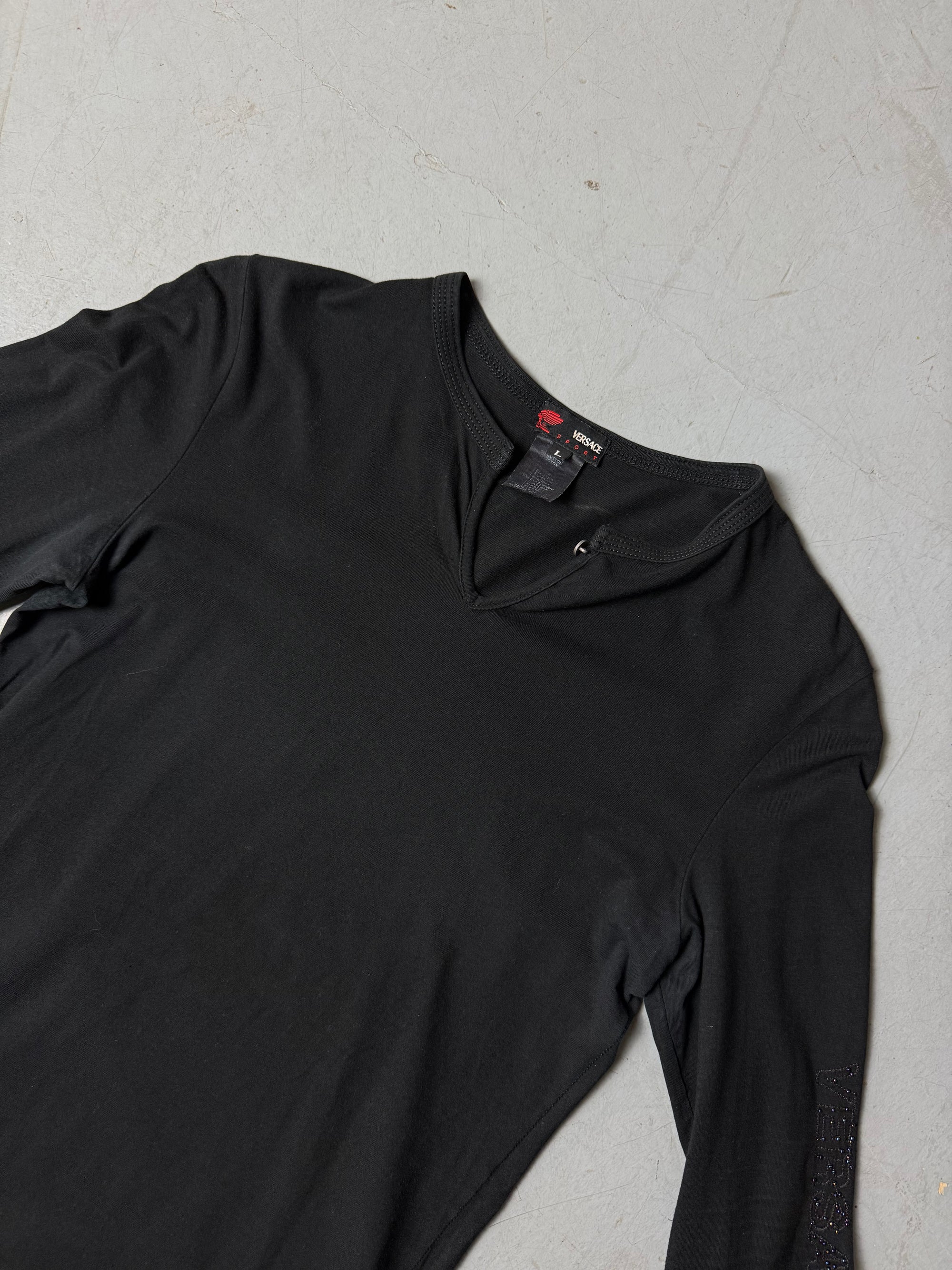 Detailliertes Produktbild Vintage Versace Sport Black Longsleeve von vorne