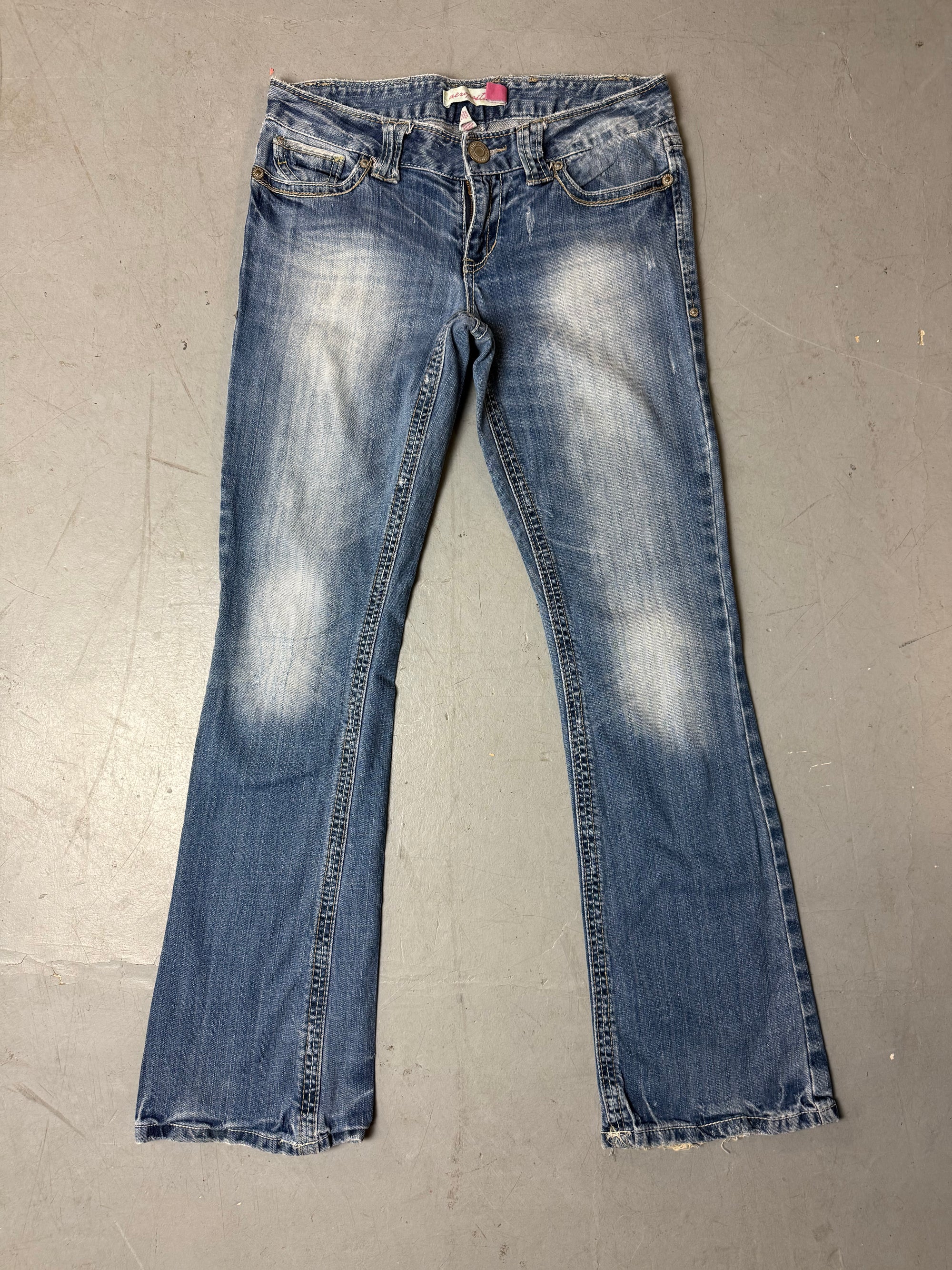 Produktbild von einer Vintage Aéropostale Light Blue Bootcut Denim von vorne