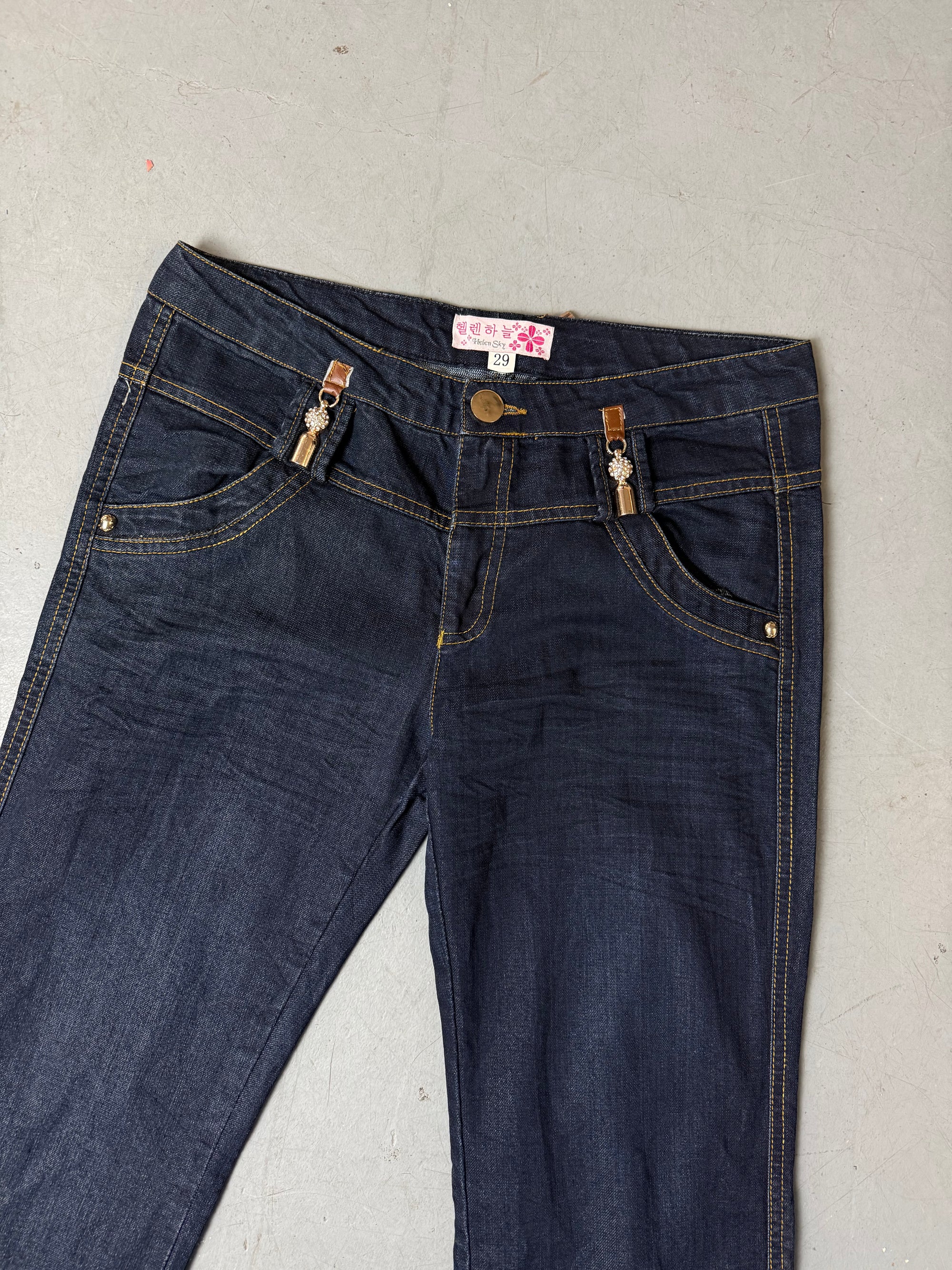 Detailbild von einer Vintage Helen Sky Dark Blue Bootcut Denim with Glitter Charms von Hosenbund
