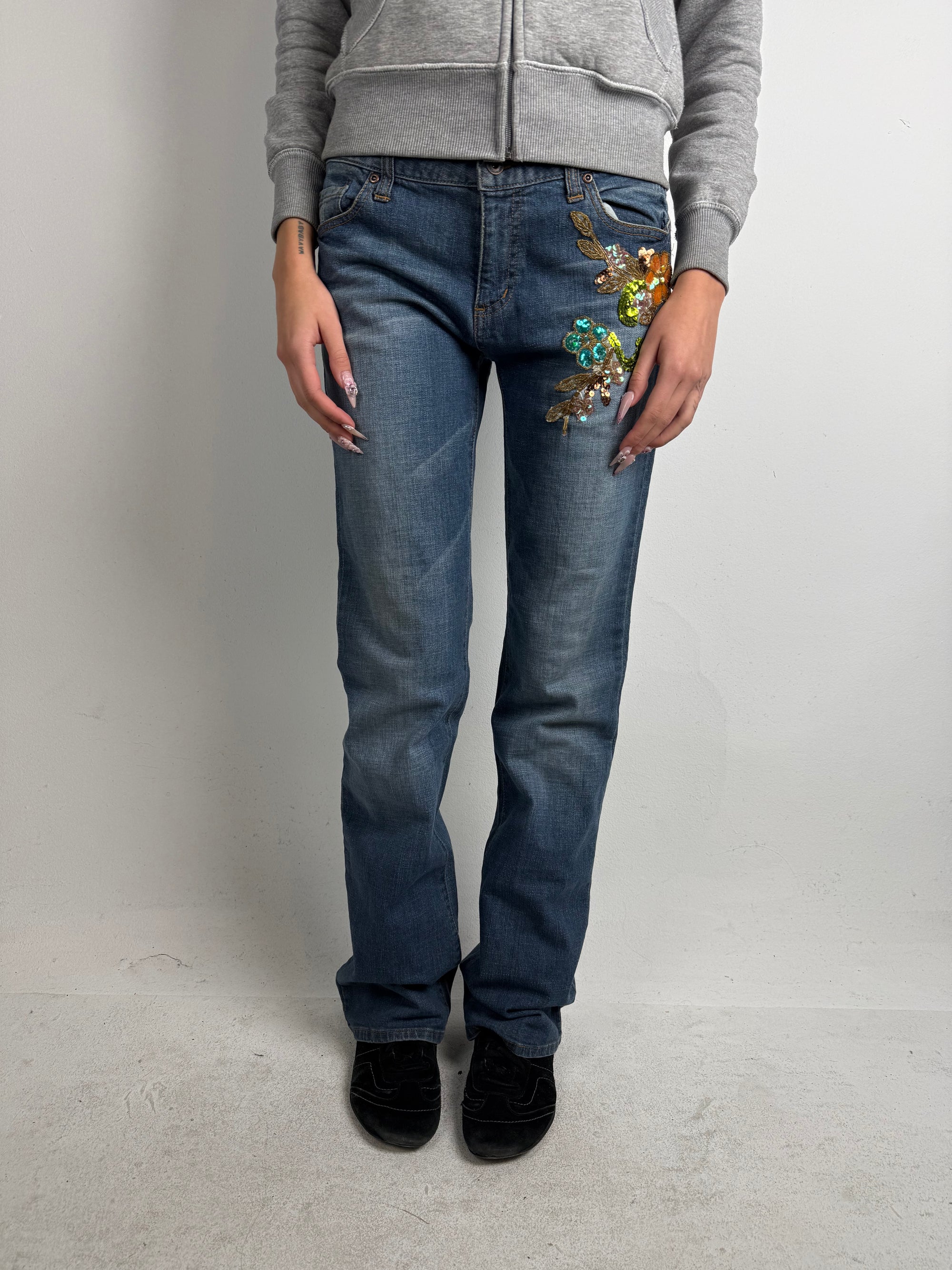 Tragebild von einer Vintage Only Flared Jeans with Flowers von vorne