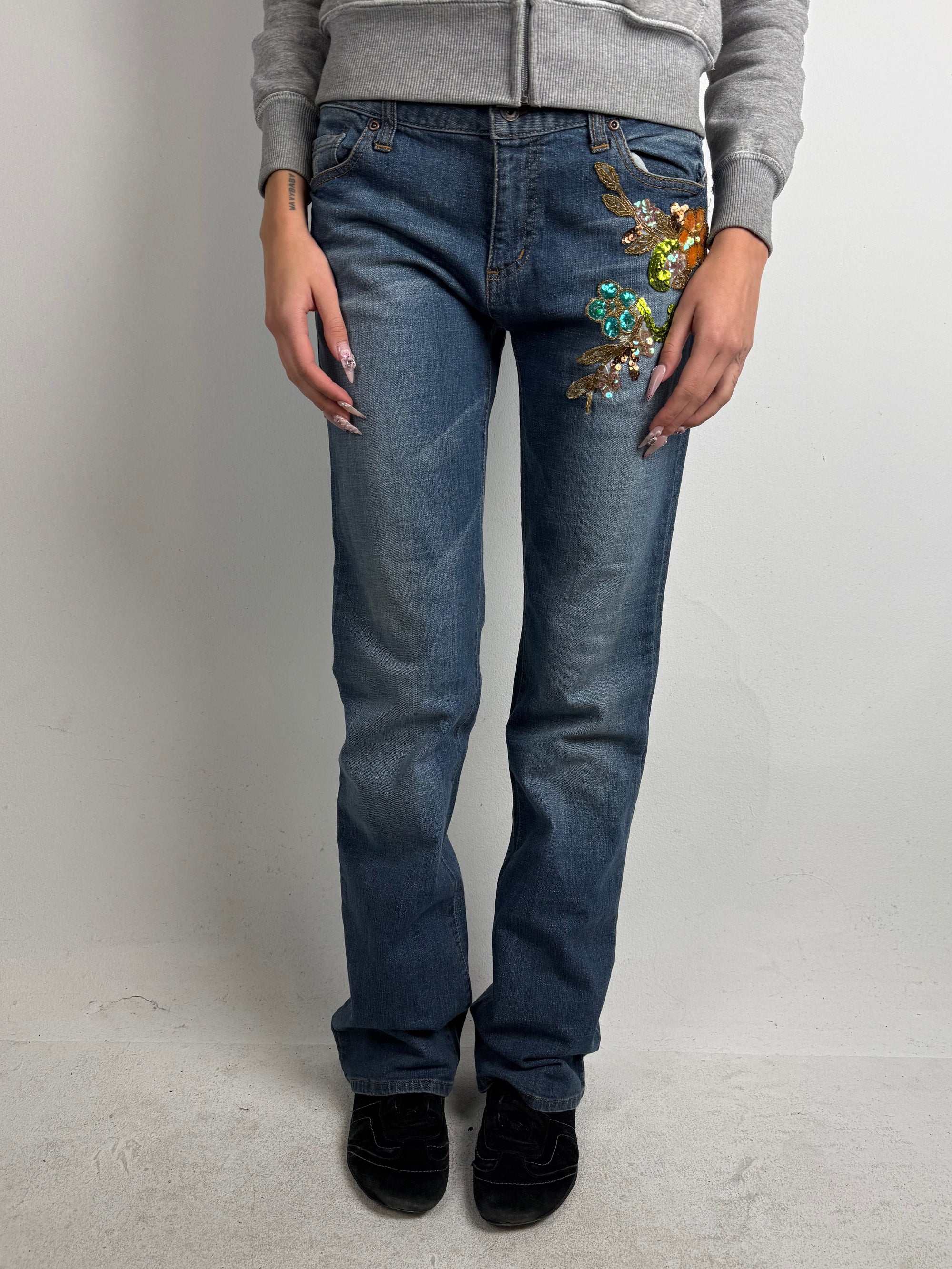 Tragebild von einer Vintage Only Flared Jeans with Flowers von vorne