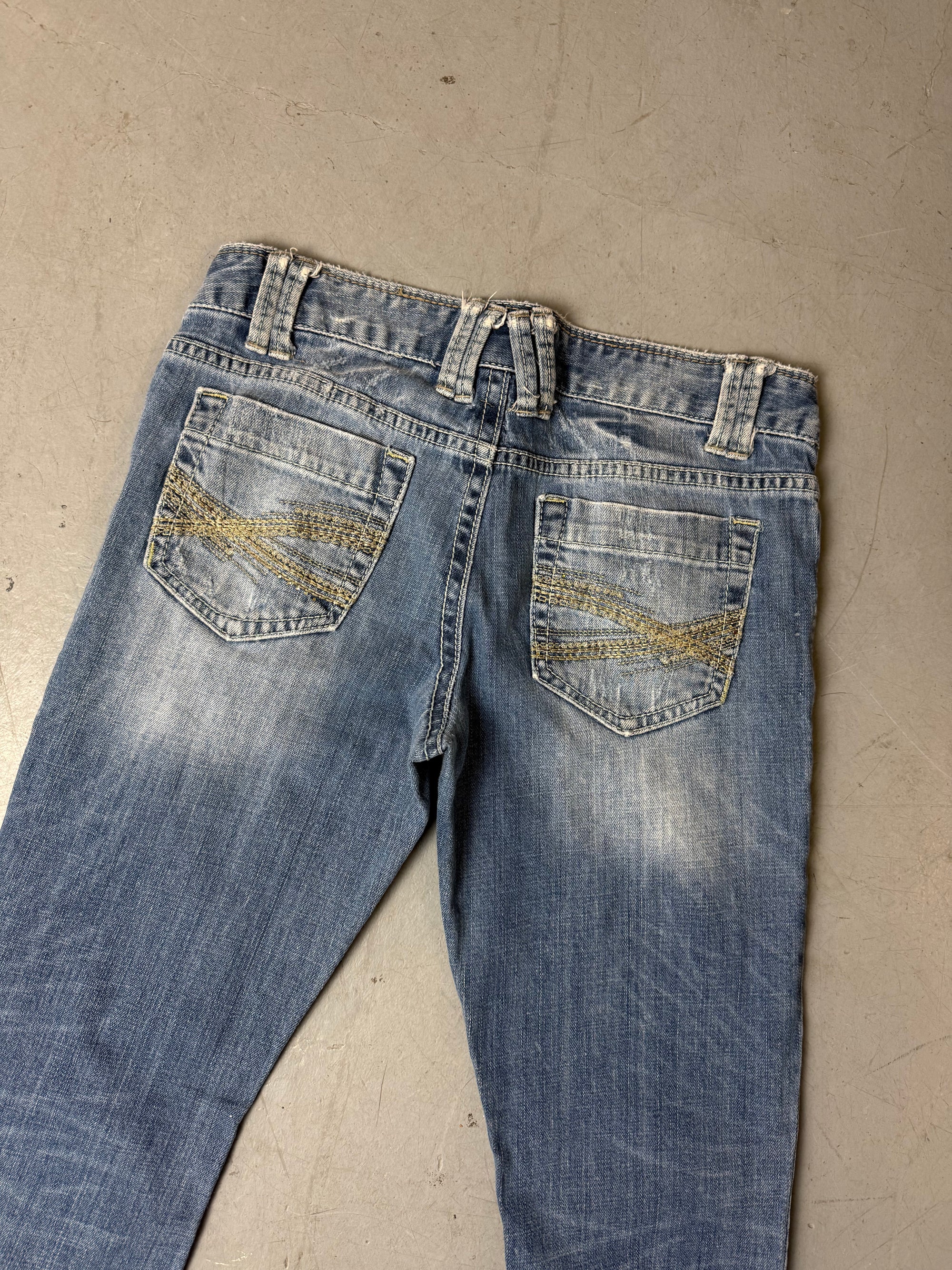Detailbild von einer Vintage Aéropostale Light Blue Bootcut Denim von Hosentaschen hinten
