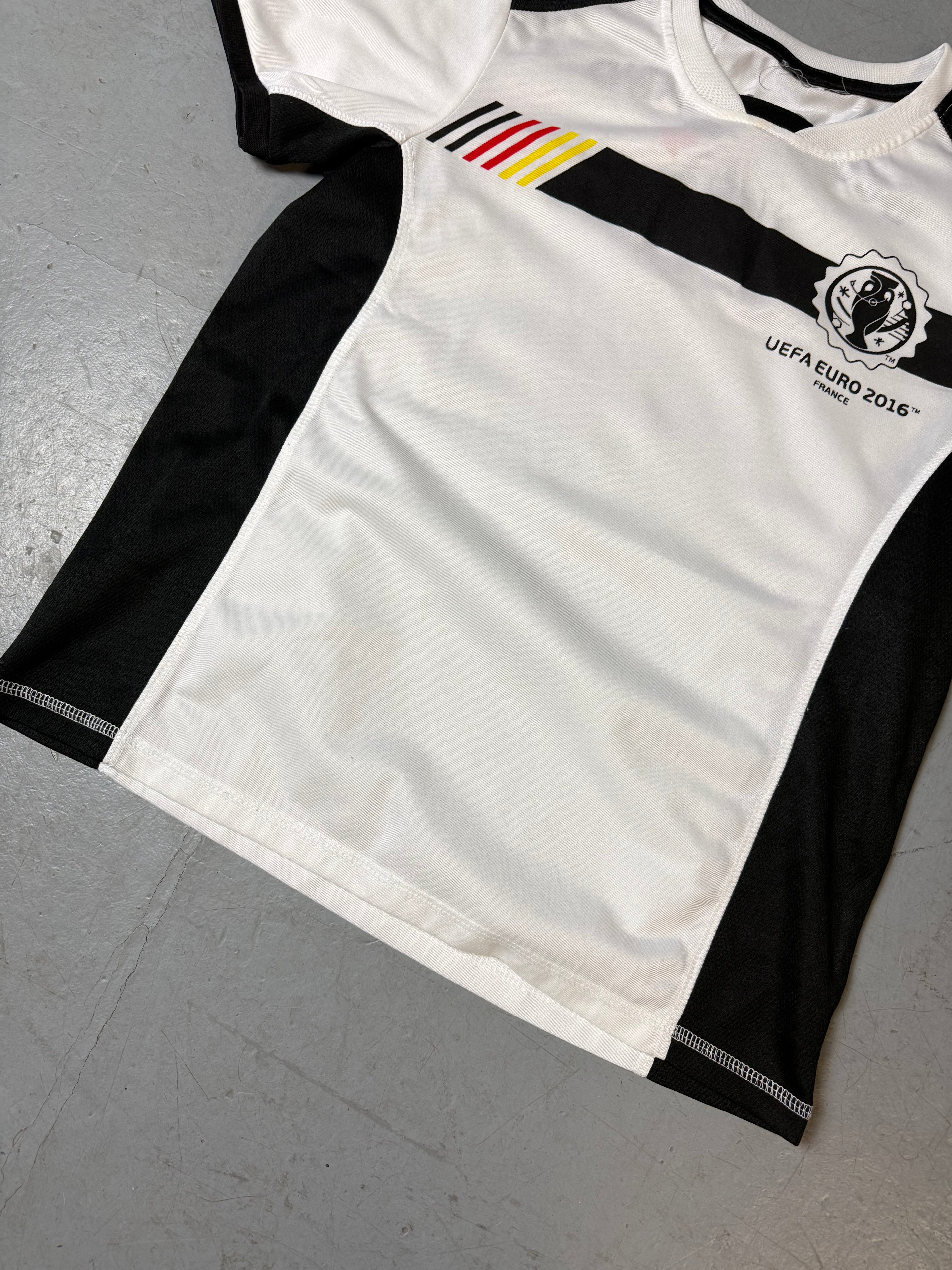 Detailbild von einem Vintage UEFA Euro 2016 Fan Jersey von vorne unten