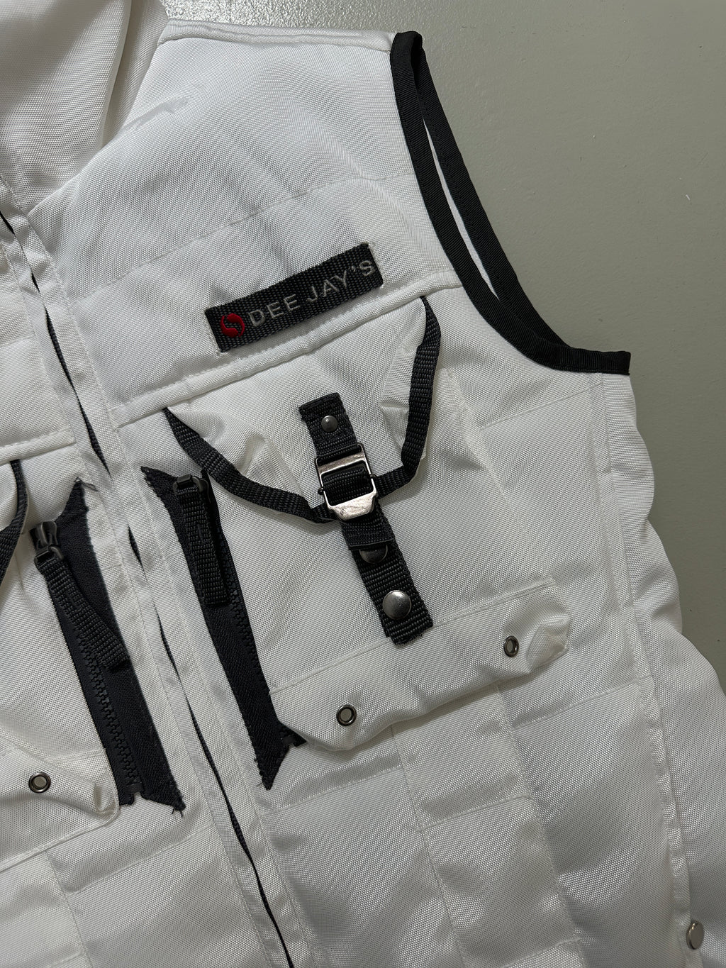 Vintage White Utility Puffer Vest für Herren. Y2K Second Hand 2000s Fashion