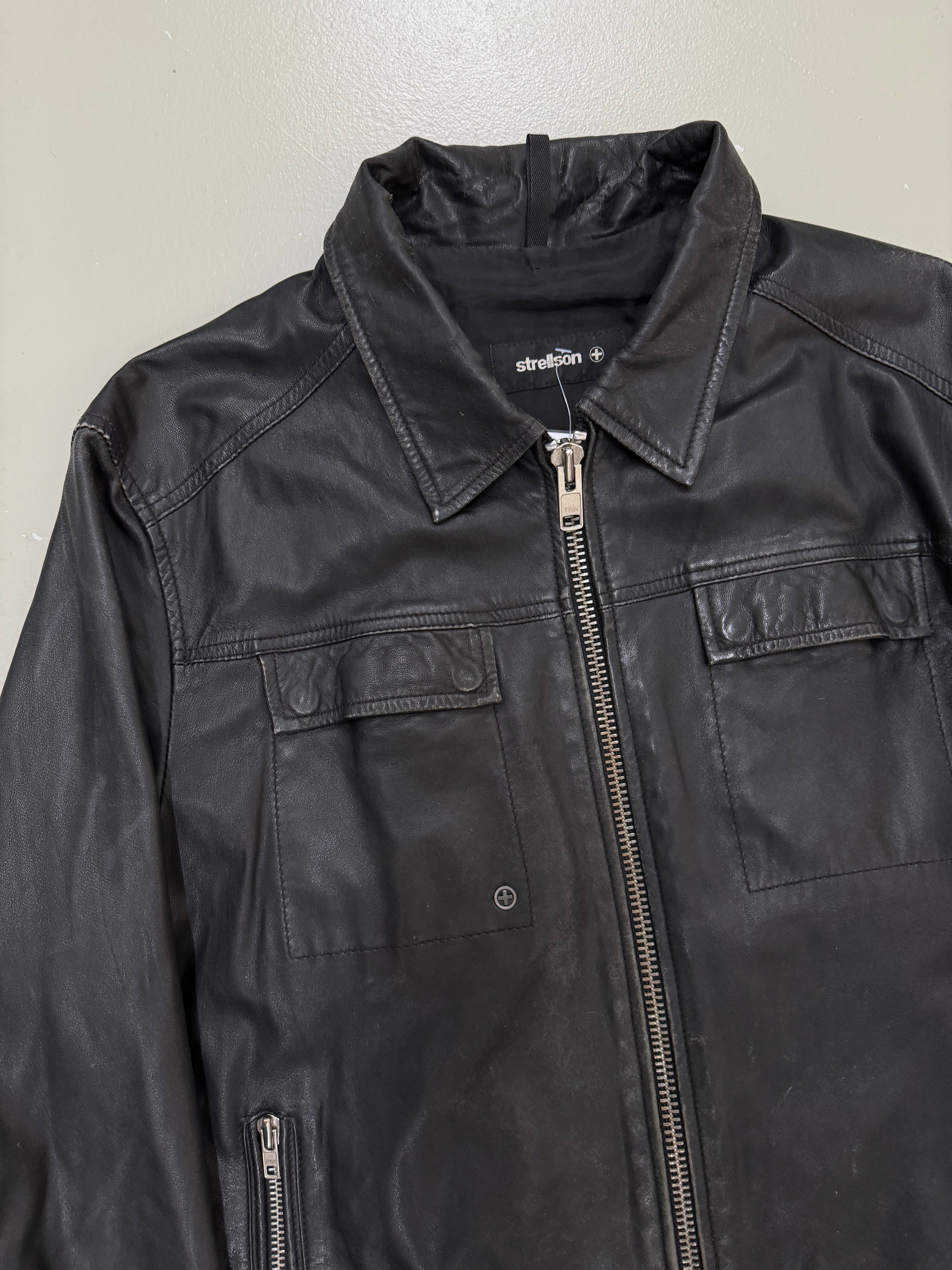 Vintage Black Strellson Leather Jacket
für Herren. Y2K Second Hand 2000s Fashion 