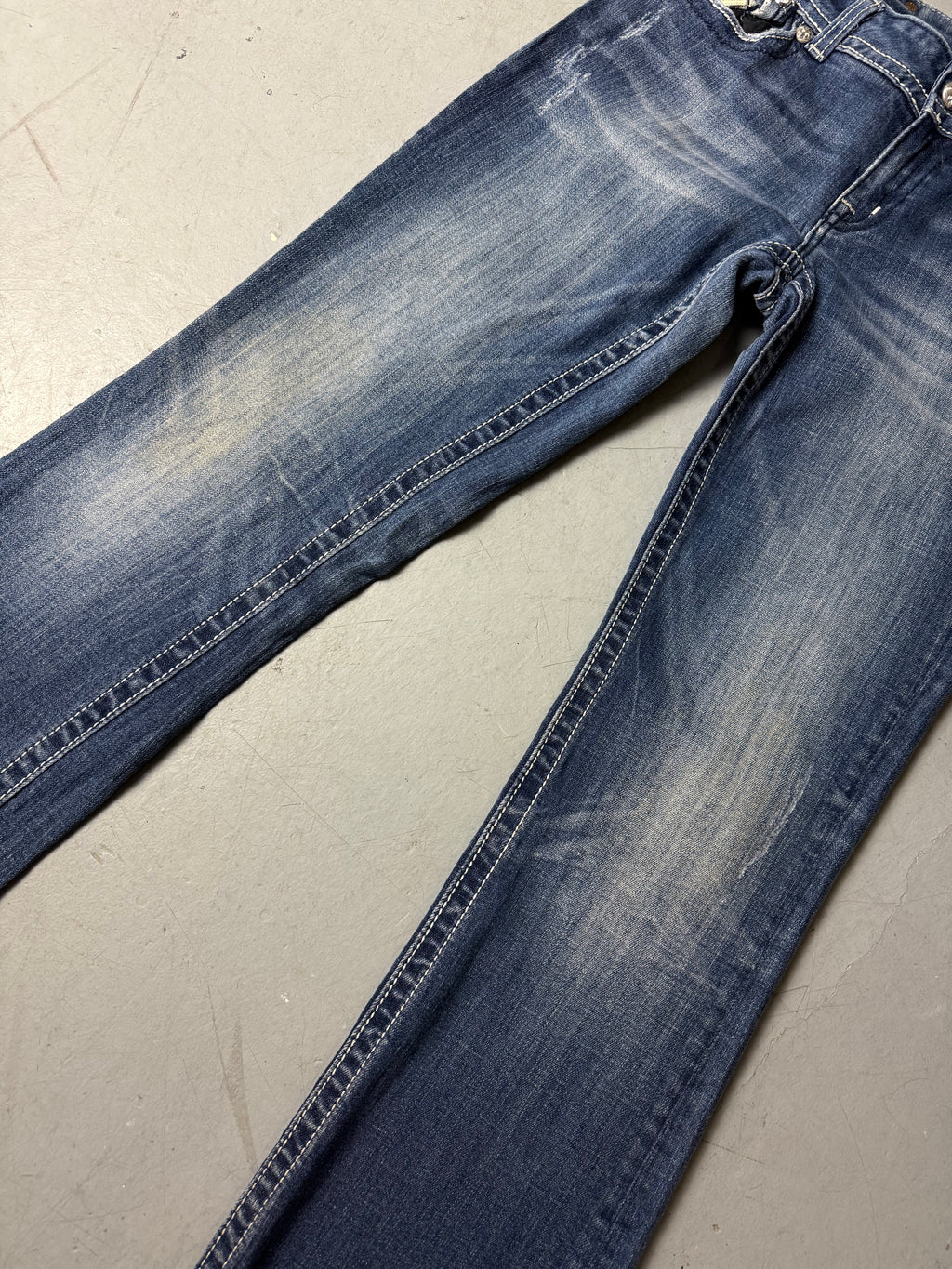 Detailliertes Produktbild von Vintage Miss Me Bootcut Denim L von vorne 