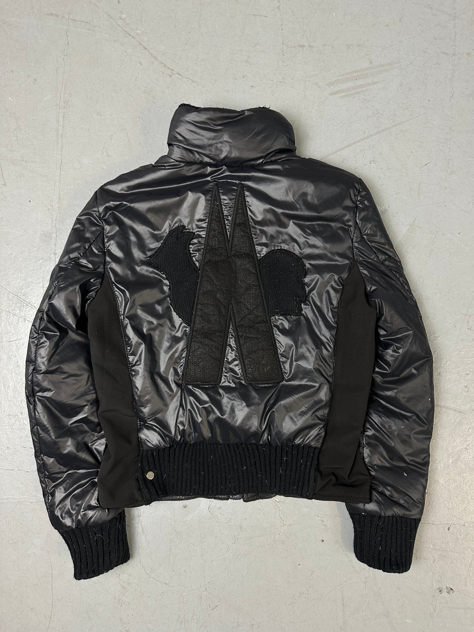 Eine schwarze leicht cropped Jacke von Moncler in S