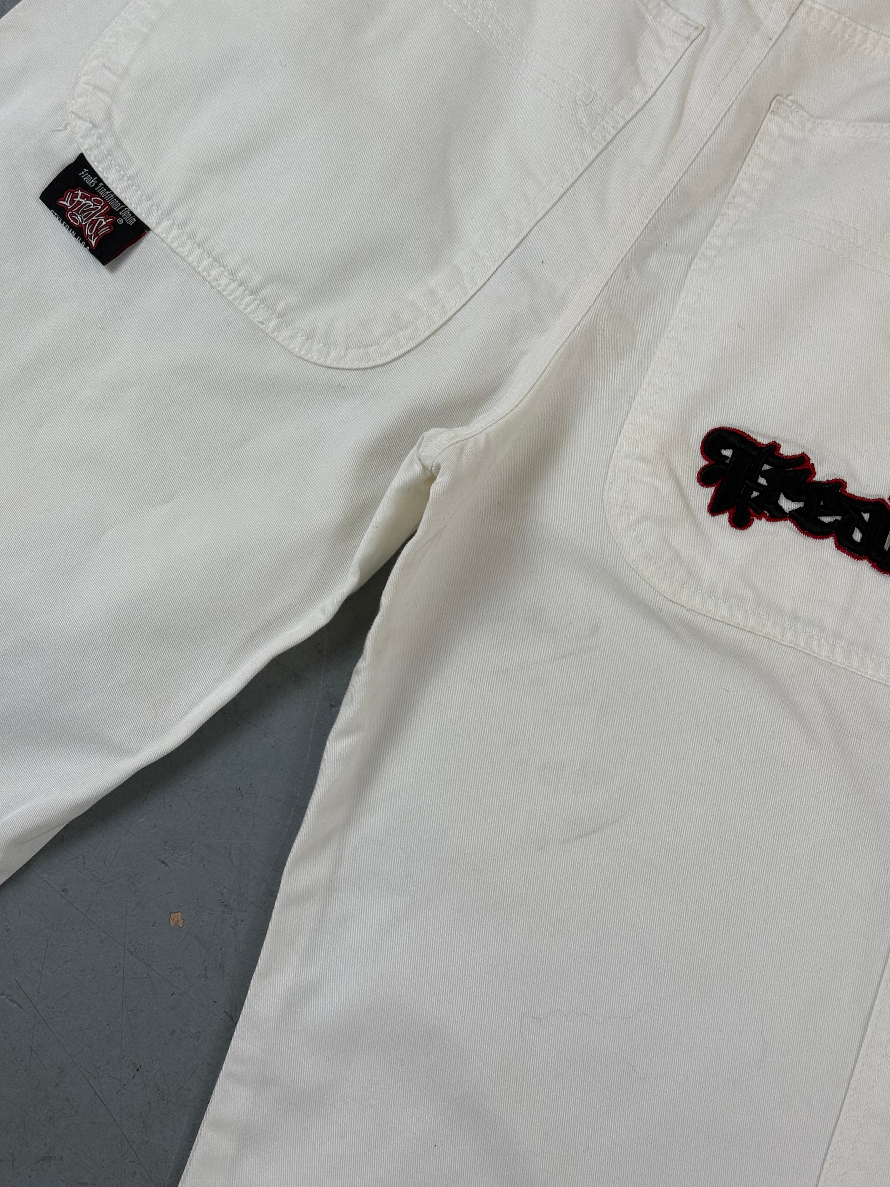 Vintage Freaks Baggy White Hip Hop Shorts für Männer. Secondhand Y2K 2000s Fashion