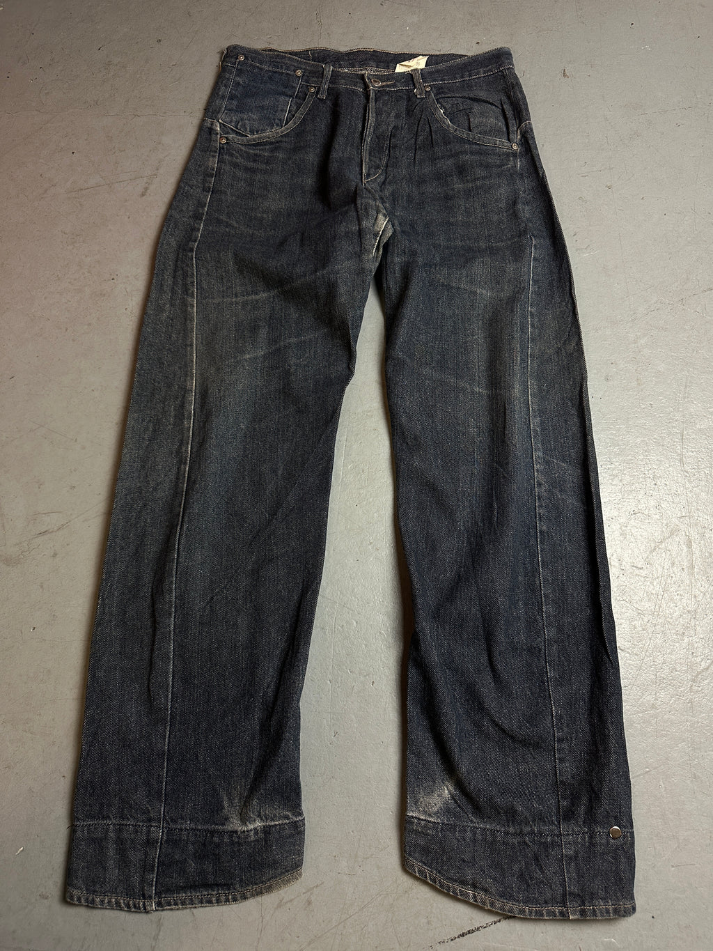 Produktbild von einer Vintage Levis Engineered Dark Blue Denim von vorne