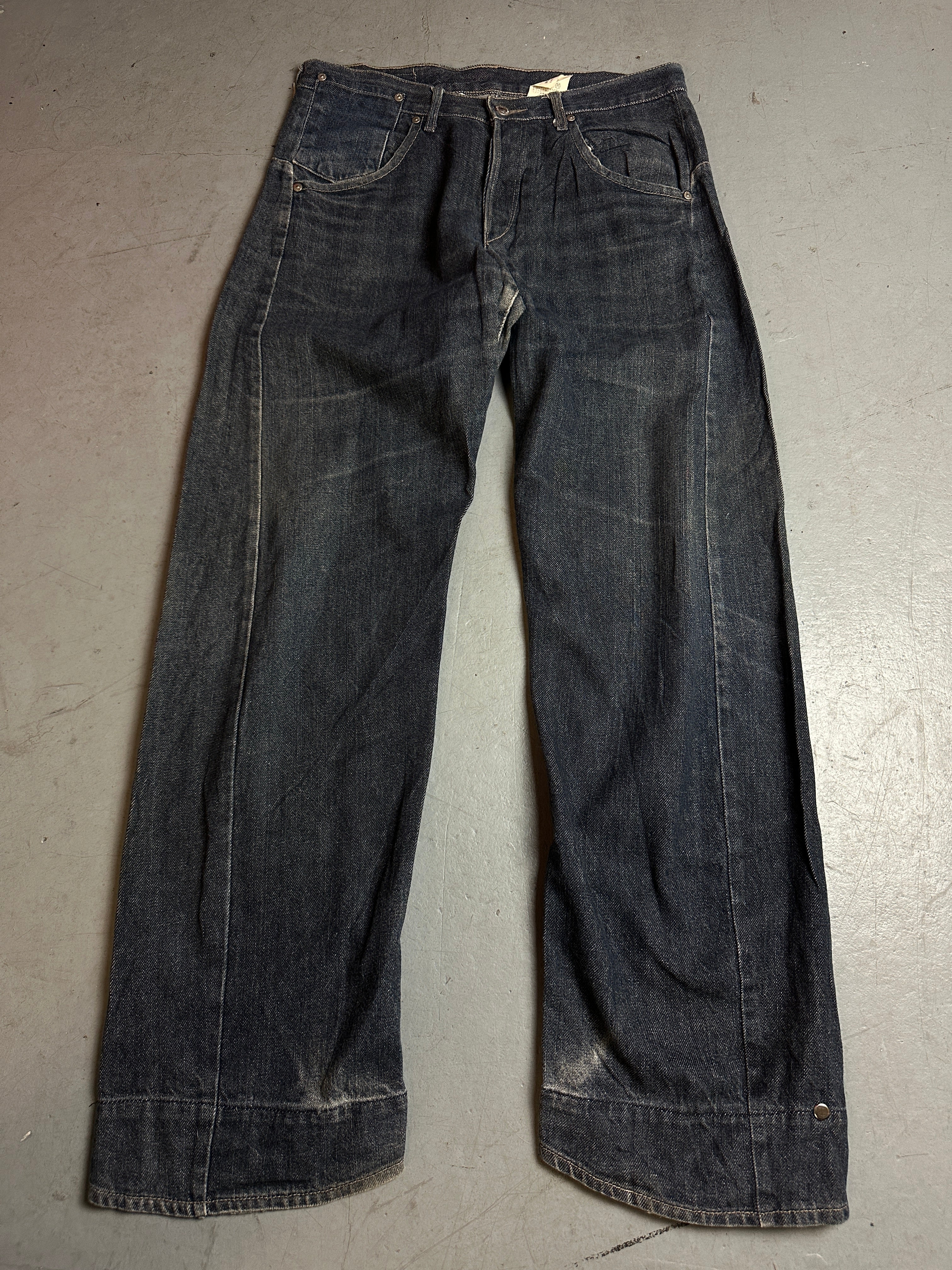 Produktbild von einer Vintage Levis Engineered Dark Blue Denim von vorne
