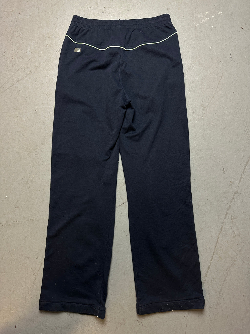 Produktbild von einer Vintage Blue Adidas Track Pants with Green Stripes von hinten