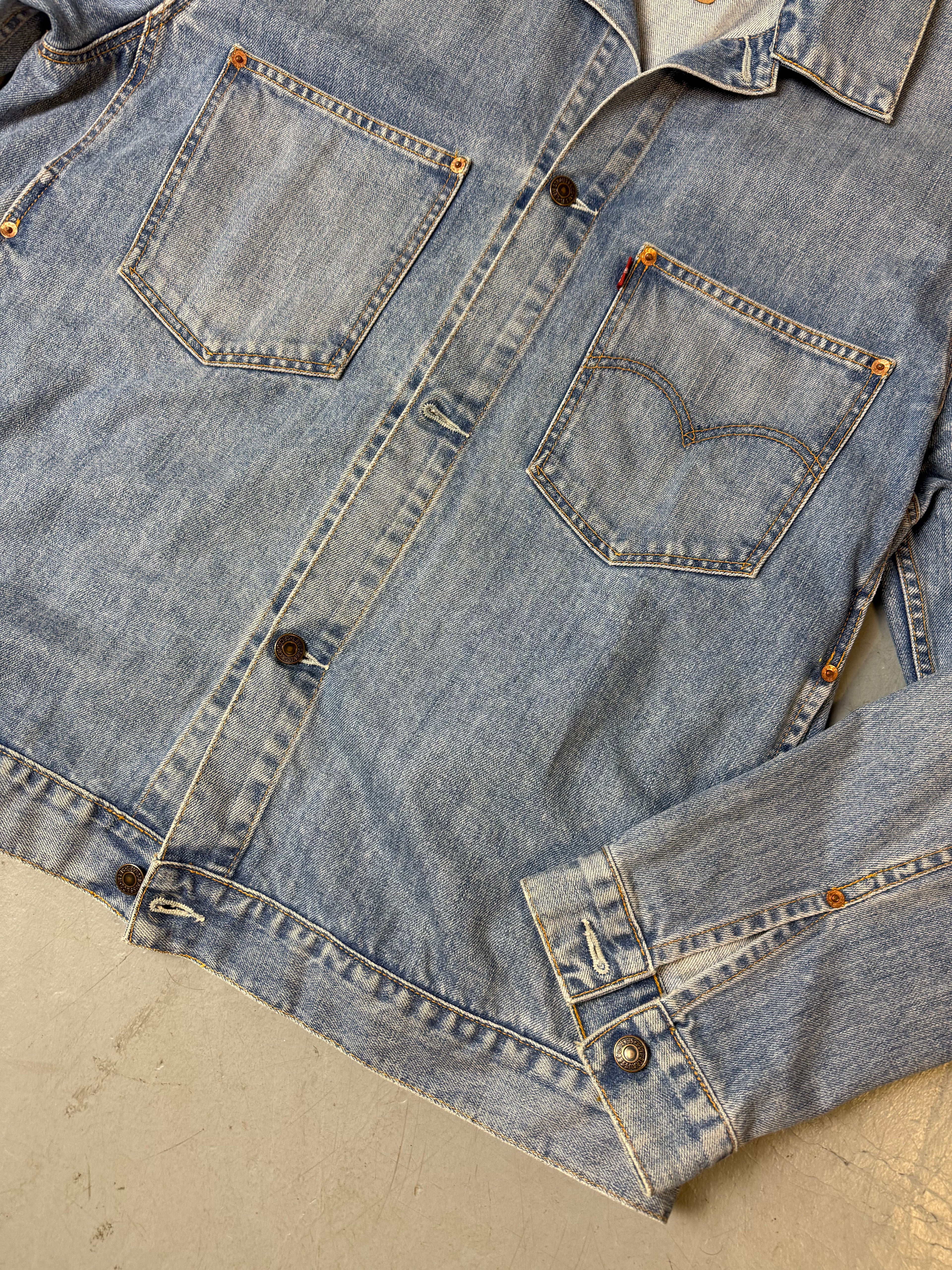 Detailbild von Vintage Levis Light Blue Denim Jacket von Vorne