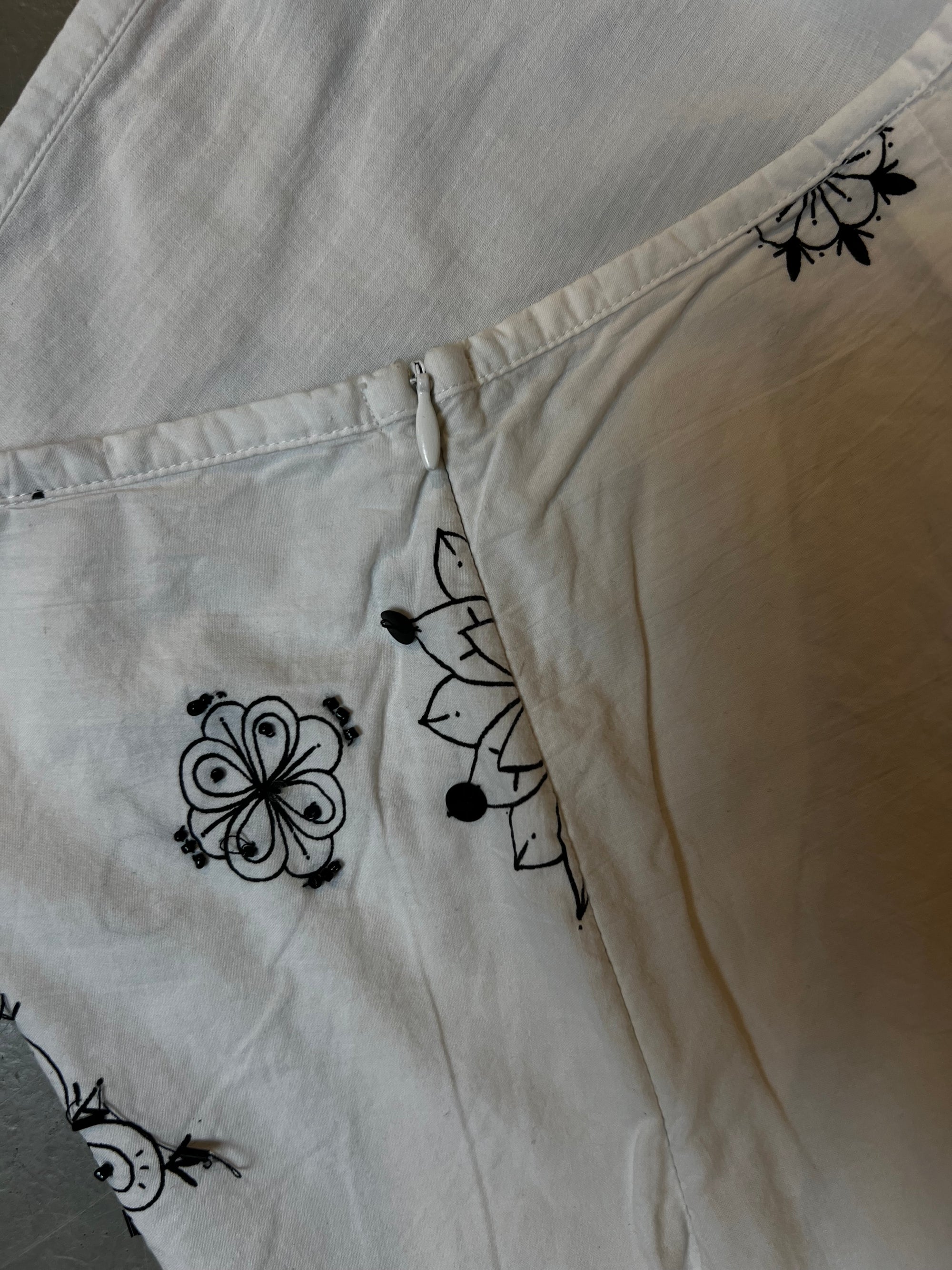 Vintage White Mini Skirt with Flowers S/M