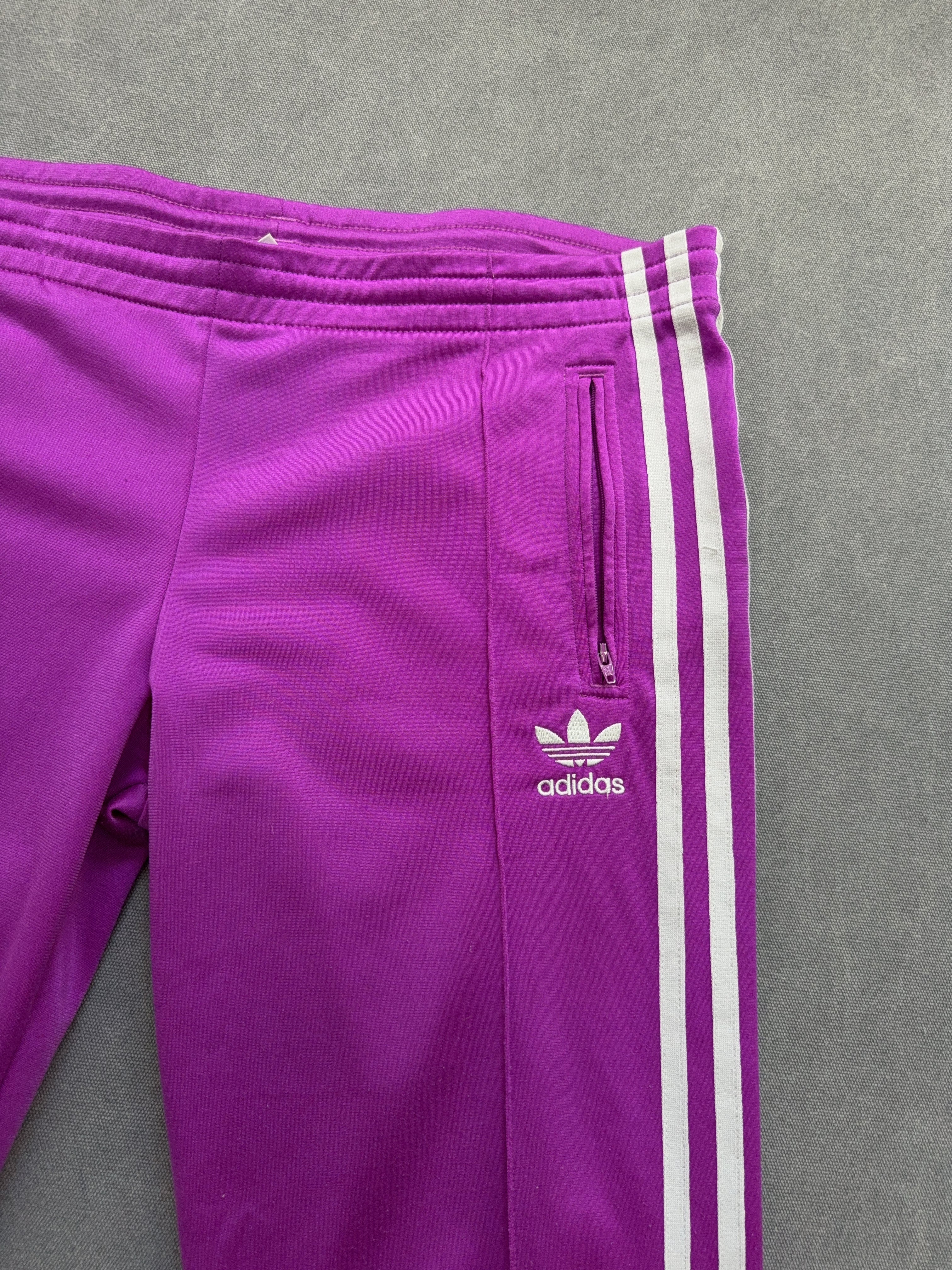 Vintage Adidas Trackpants für Damen. Y2K Second Hand 2000s Fashion 