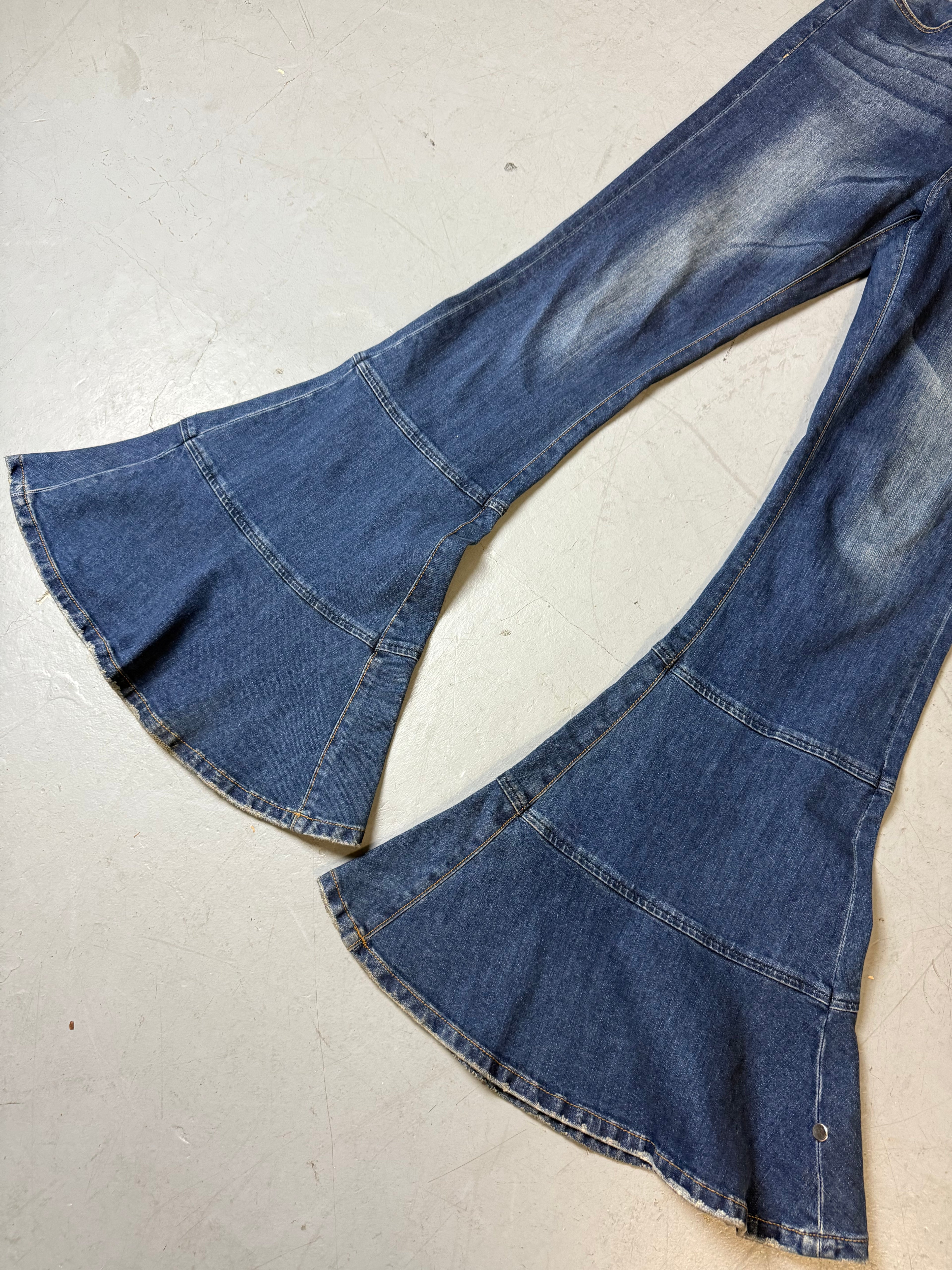 High waist dunkelblaue miss sixty Jeans mit sehr breitem schlag 