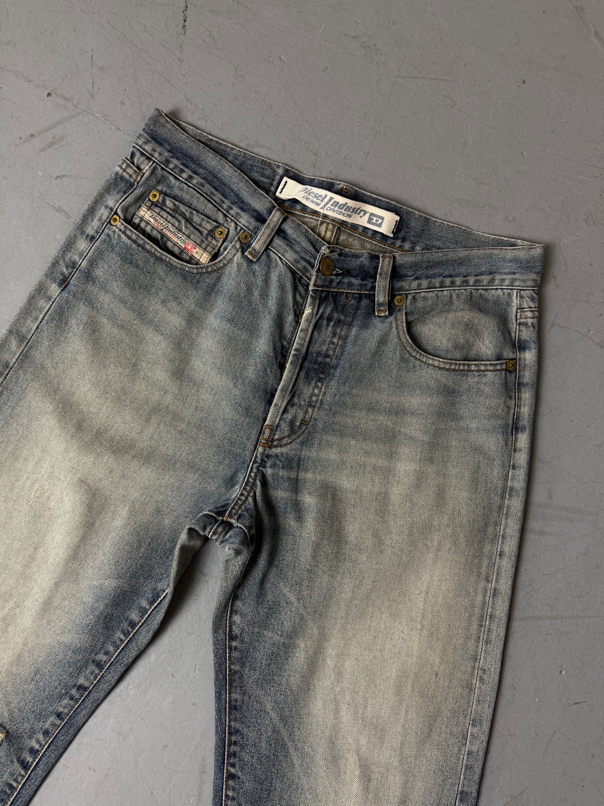 Eine baggy washed denim jeans von diesel it riss im knie in M/L