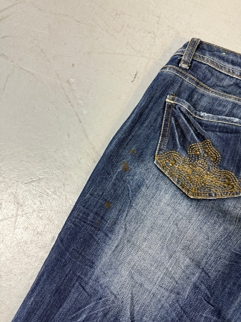 Eine dunkelblaue low waist denim bootcut von almost famous in S