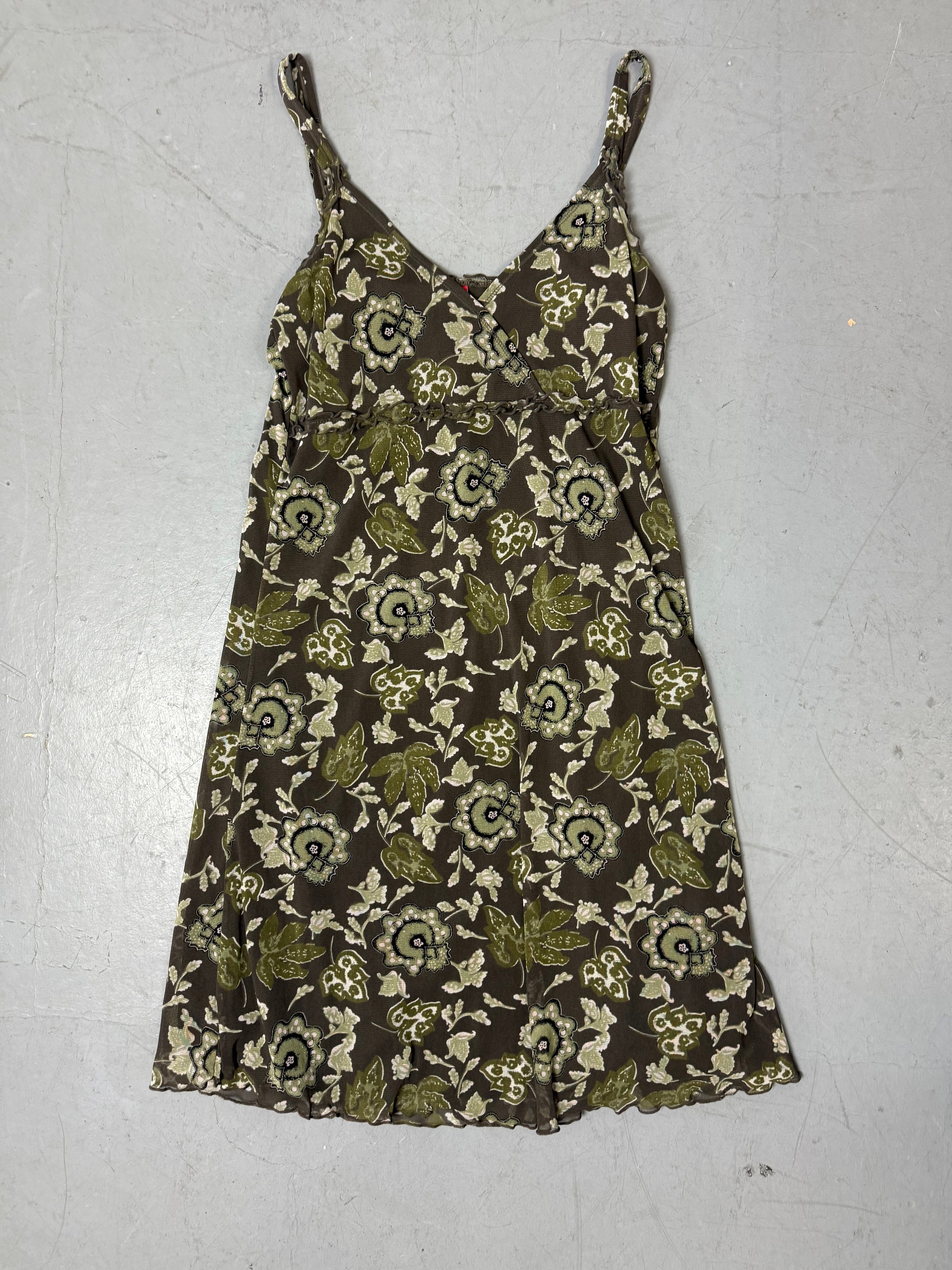 Ein langes grünes Kleid mit Blumenmuster von s.Oliver