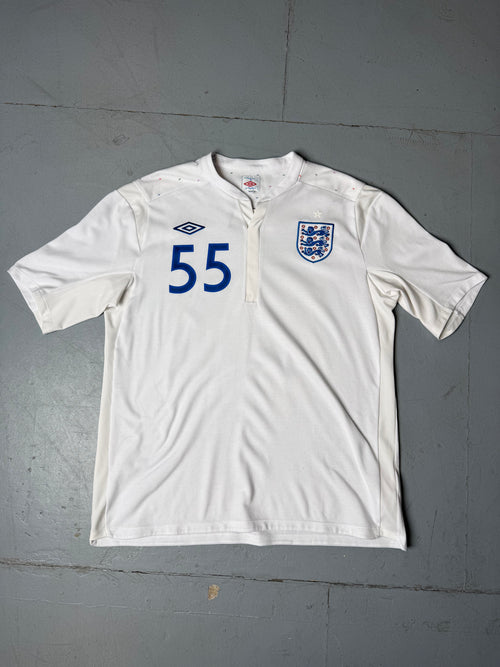 Vintage Umbro England 2010-2011 Home Jersey for Boys. Y2K Second Hand 2000s Fashion 