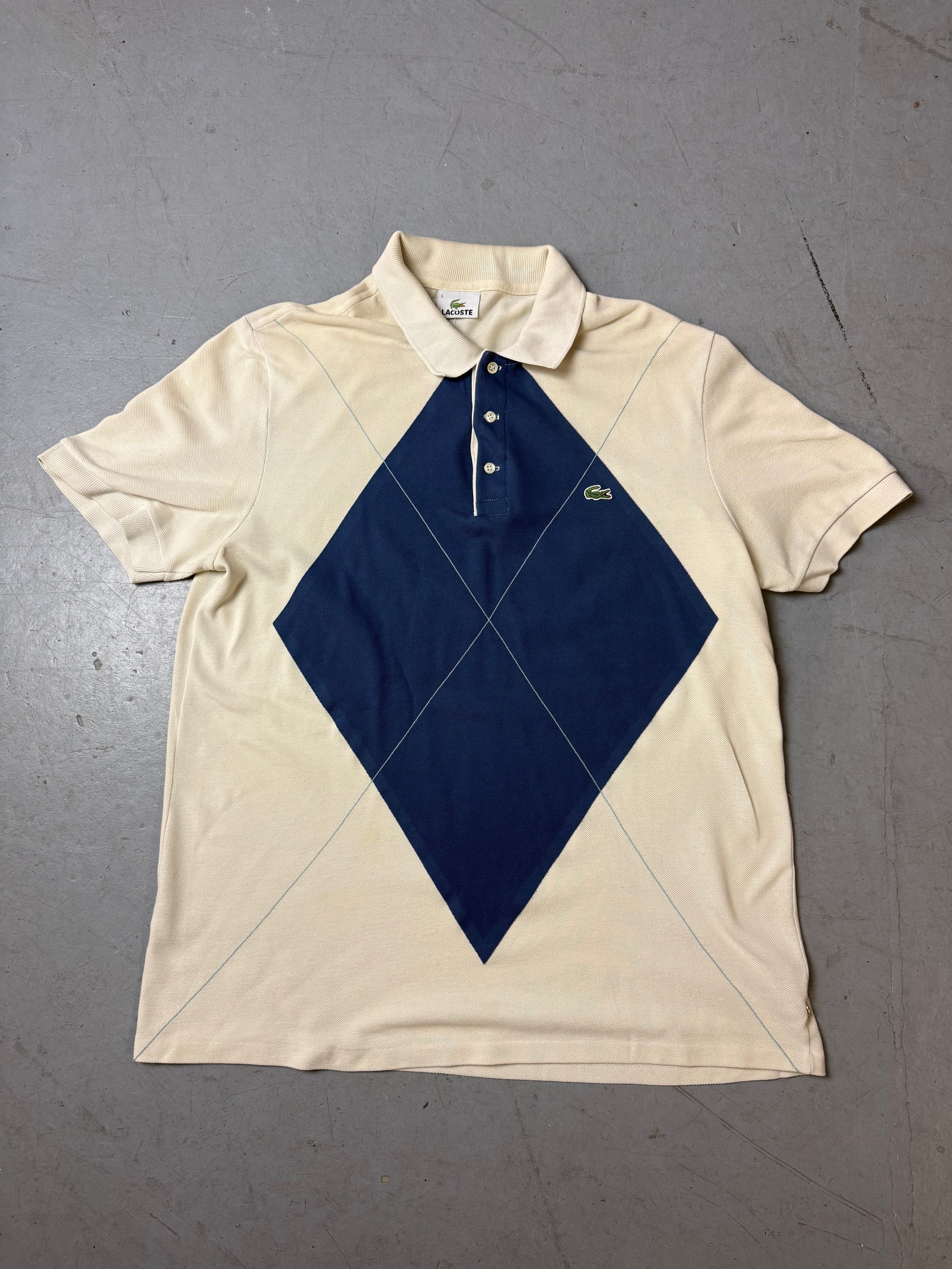 Ein Creme blaues Polo von Lacoste mit Logo auf der Brust vintage Y2K 