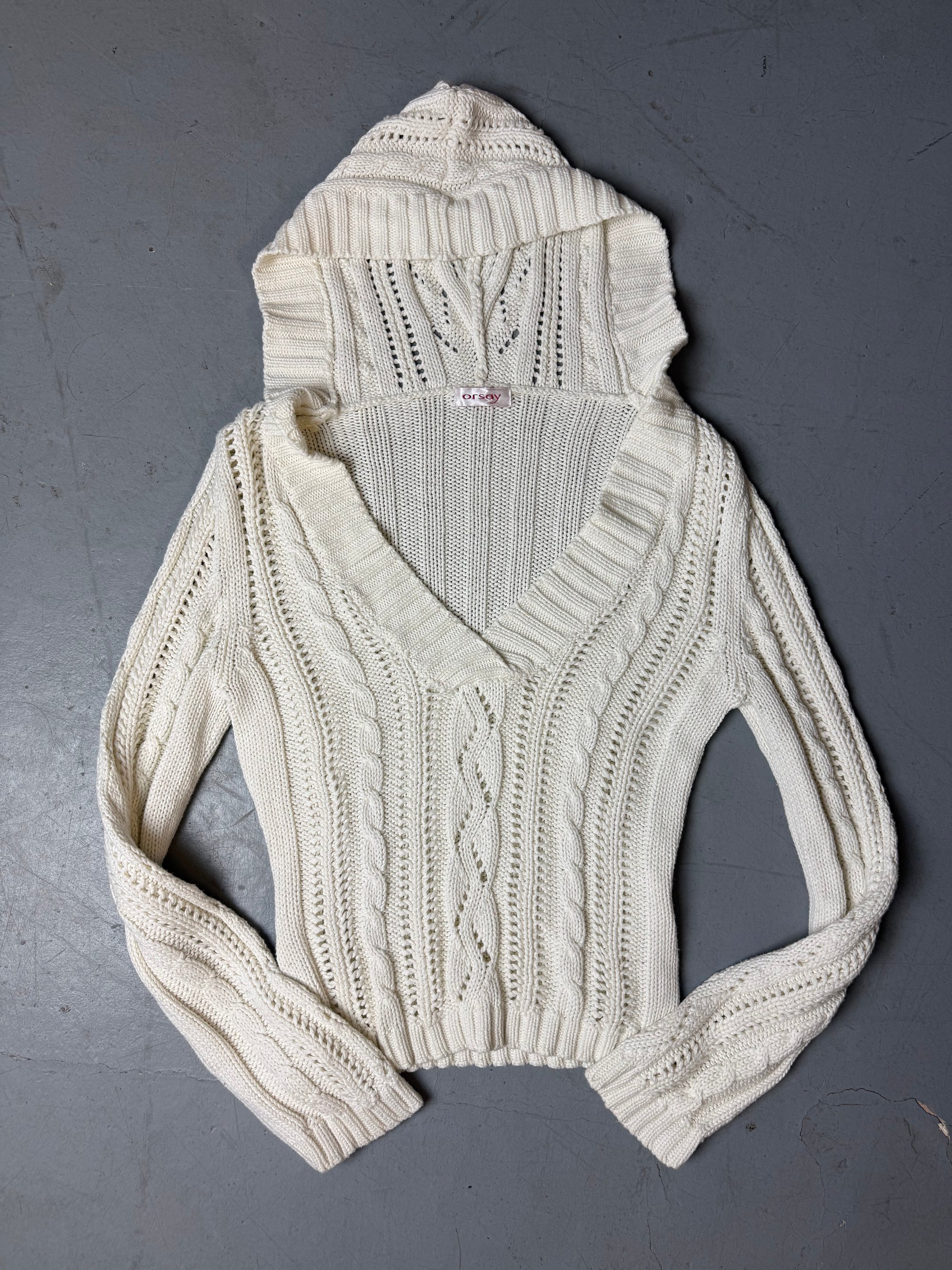 Ein weißer Strickpullover mit Kaputze y2k vintage