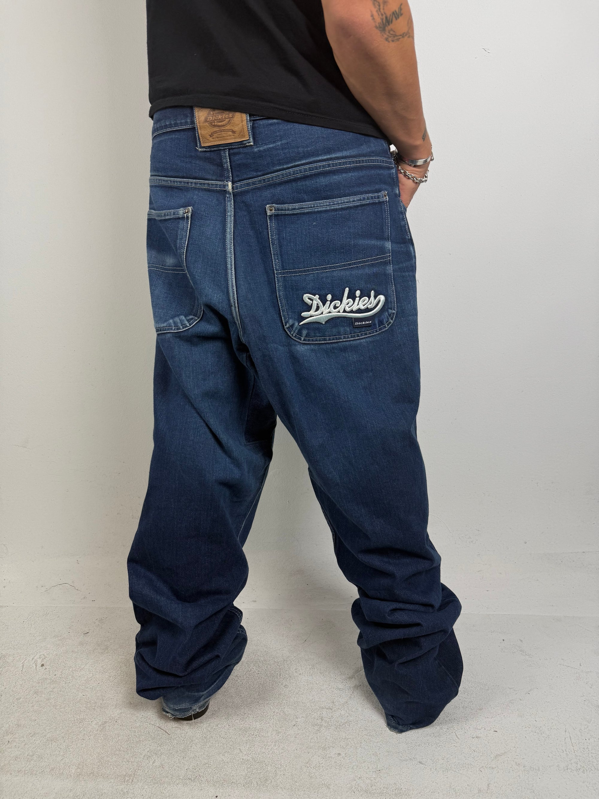 Tragebild von Vintage Dickies Denim Super Baggy Jeans XL von hinten