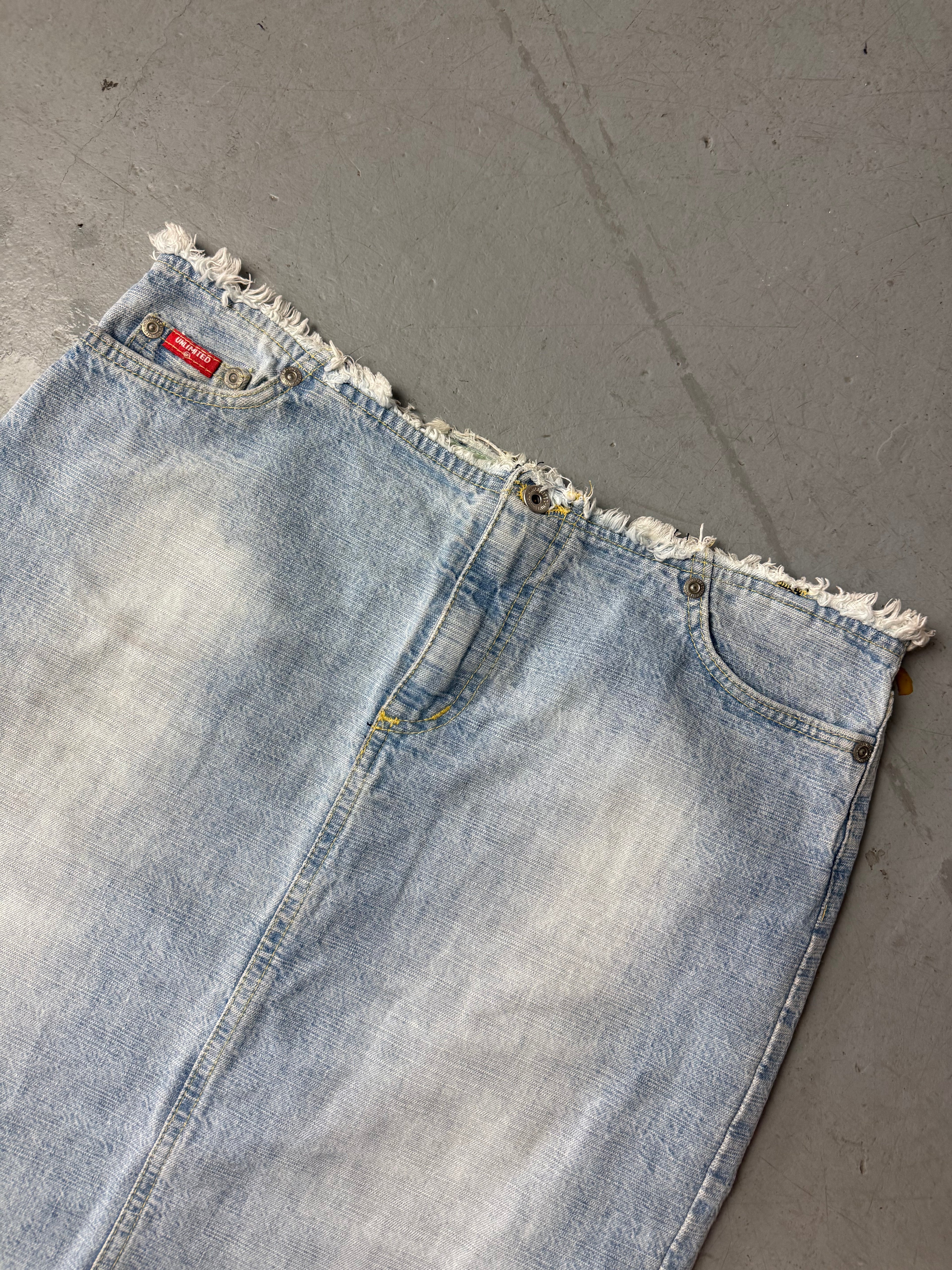 Vintage Vintage Unlimited Denim Midi Skirt with Backprint für Damen. Y2K Secondhand 2000s Fashion.