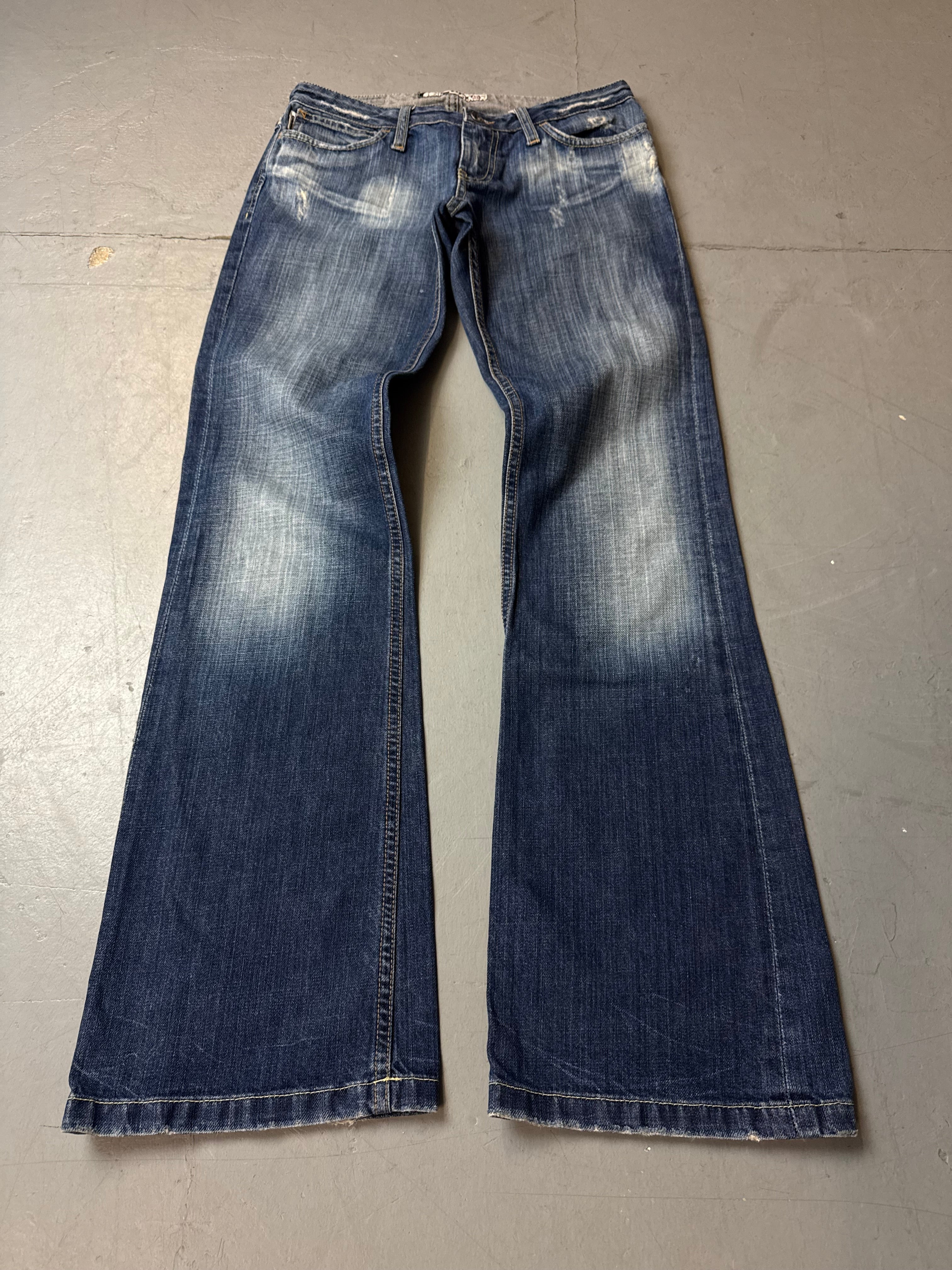 Vintage Gang Low Waist Bootcut Jeans für Damen. Y2K Second Hand 2000s Fashion