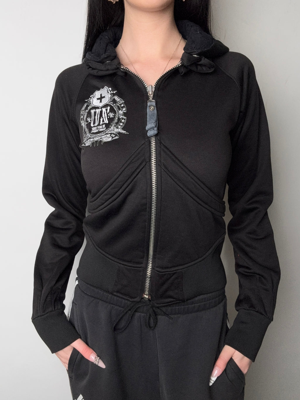 Tragebild von Vintage ZU Elements Black Printed Zip Up Hoodie von vorne