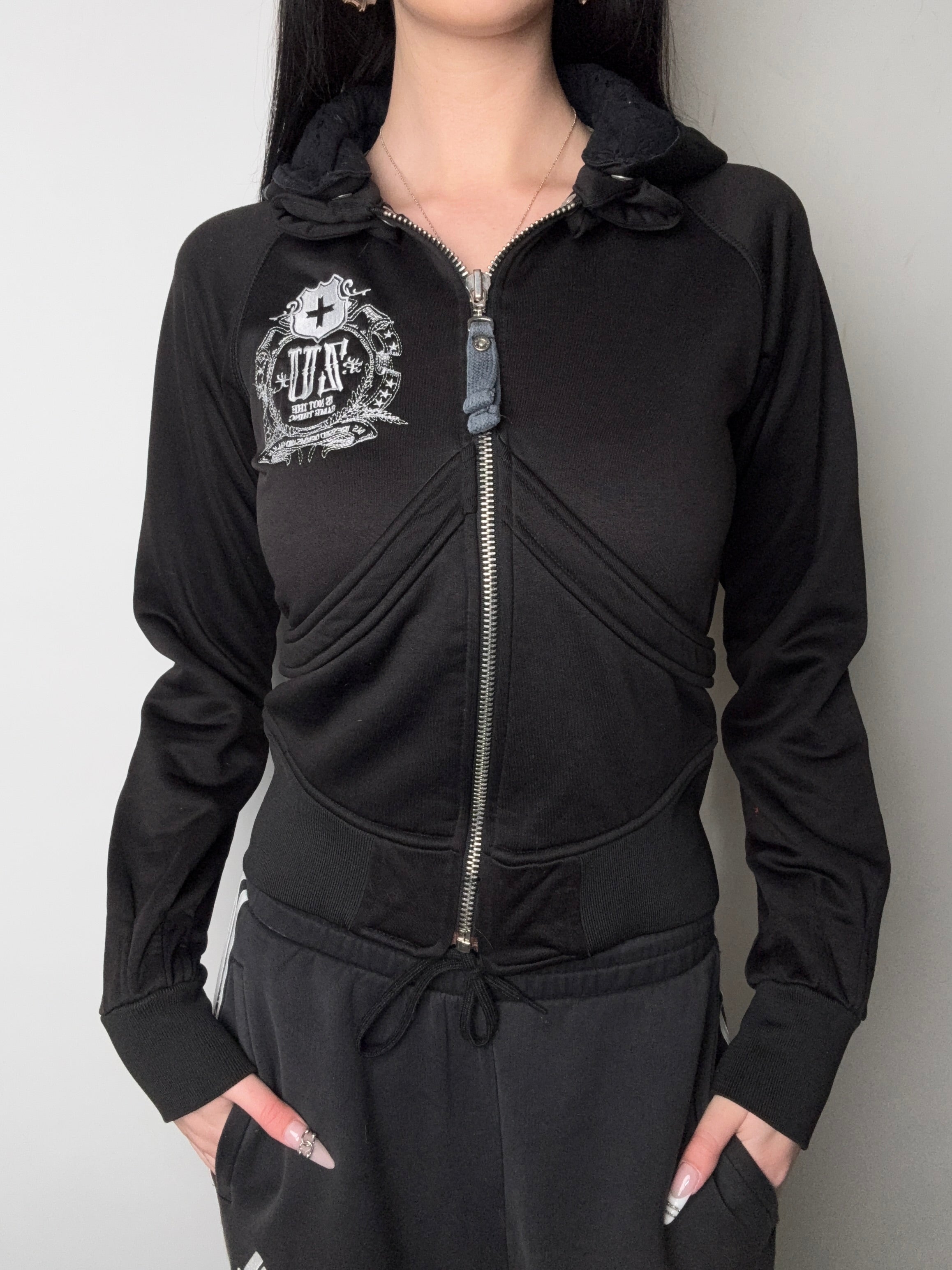 Tragebild von Vintage ZU Elements Black Printed Zip Up Hoodie von vorne