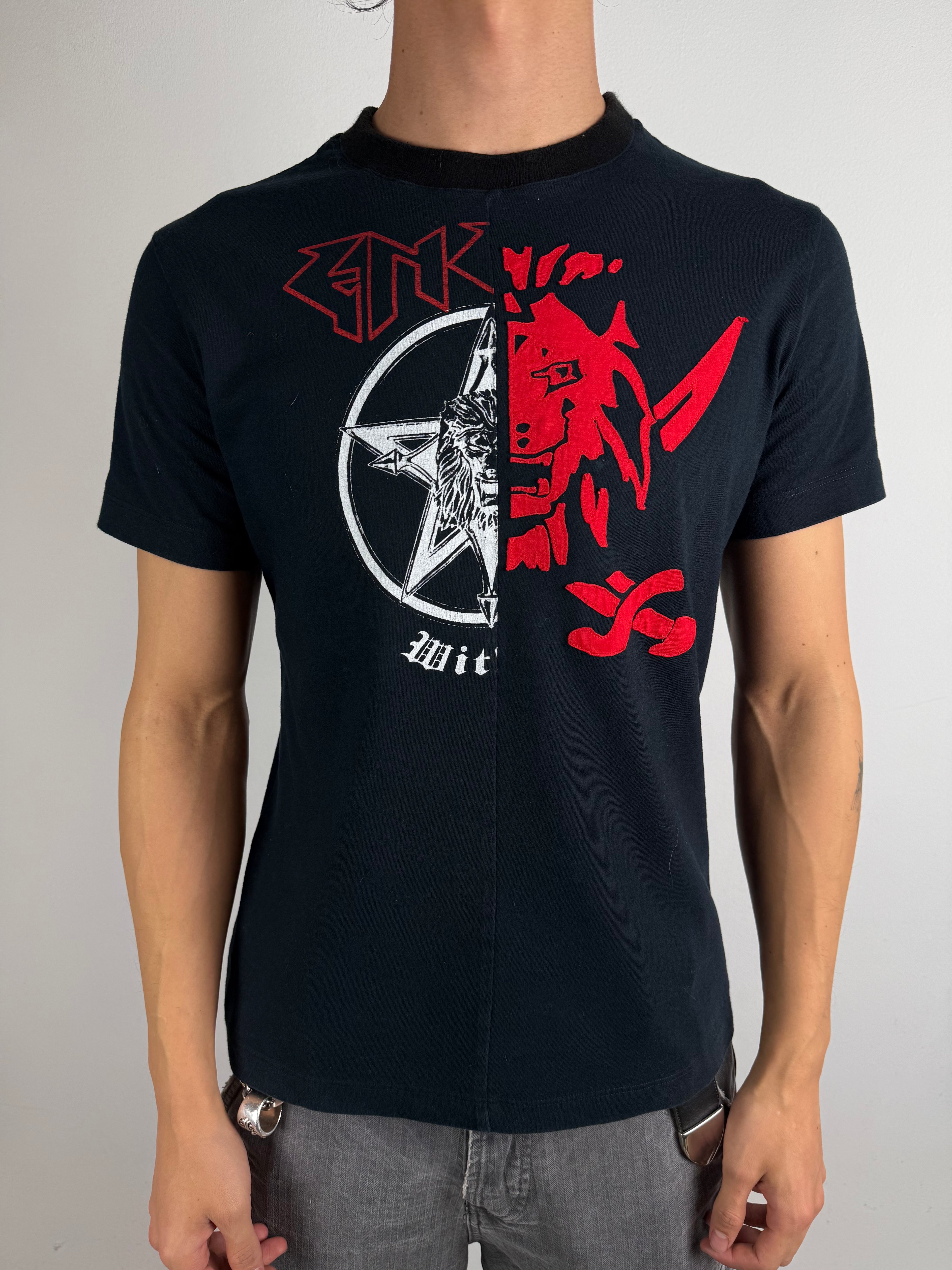 Tragebild von Vintage Versus Versace Black Printed T-Shirt S/M von vorne 