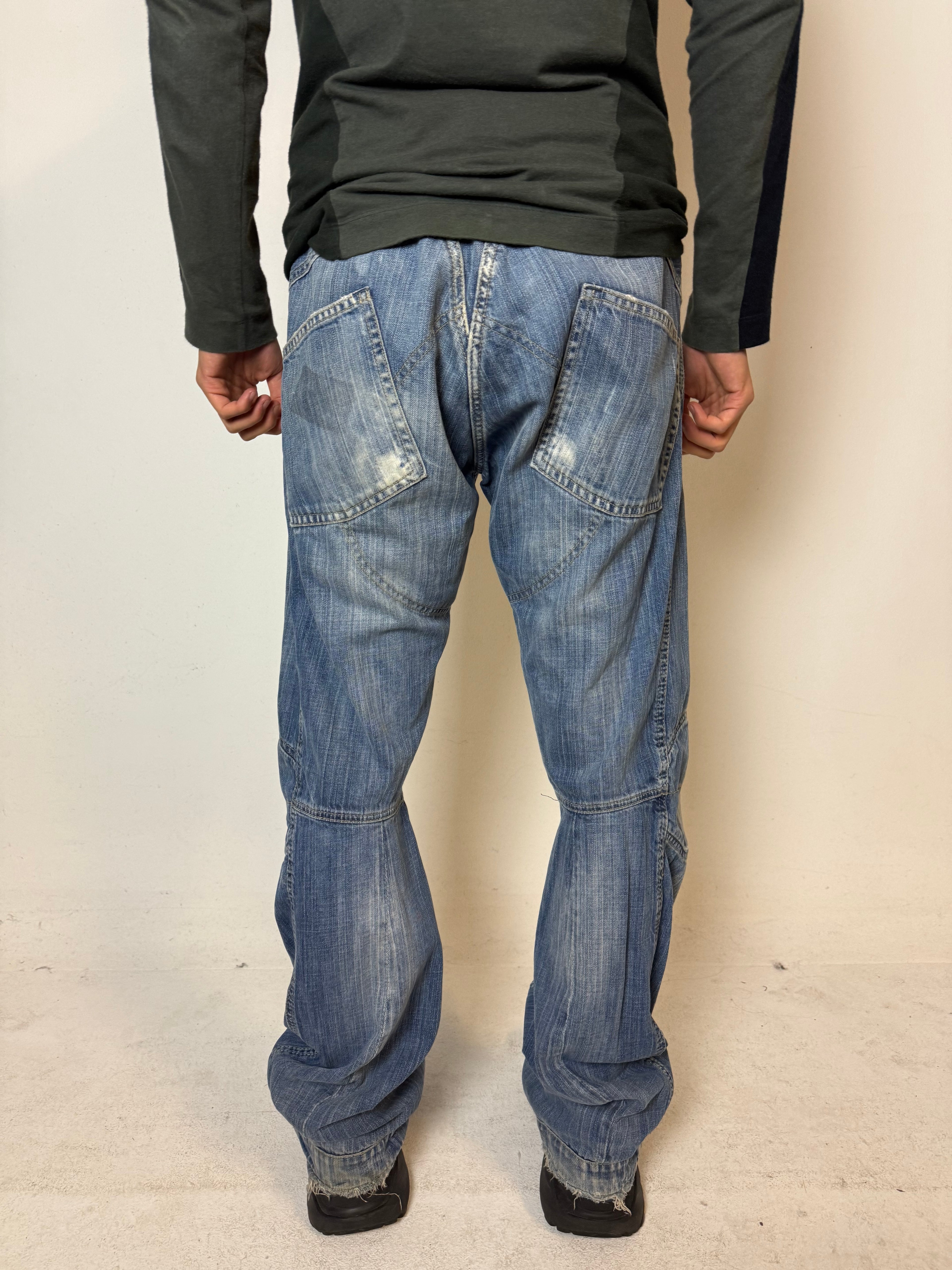 Eine baggy g-Star raw jeans in blauer Waschung 