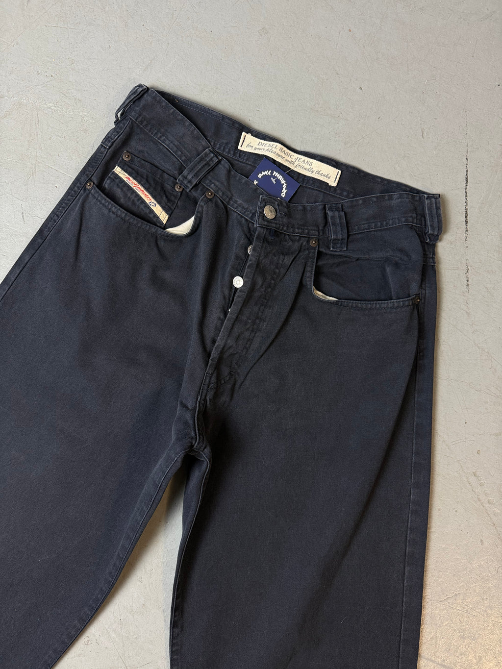 Detailbild von Vintage Diesel Saddler Super Baggy Black Jeans von Hosenbund