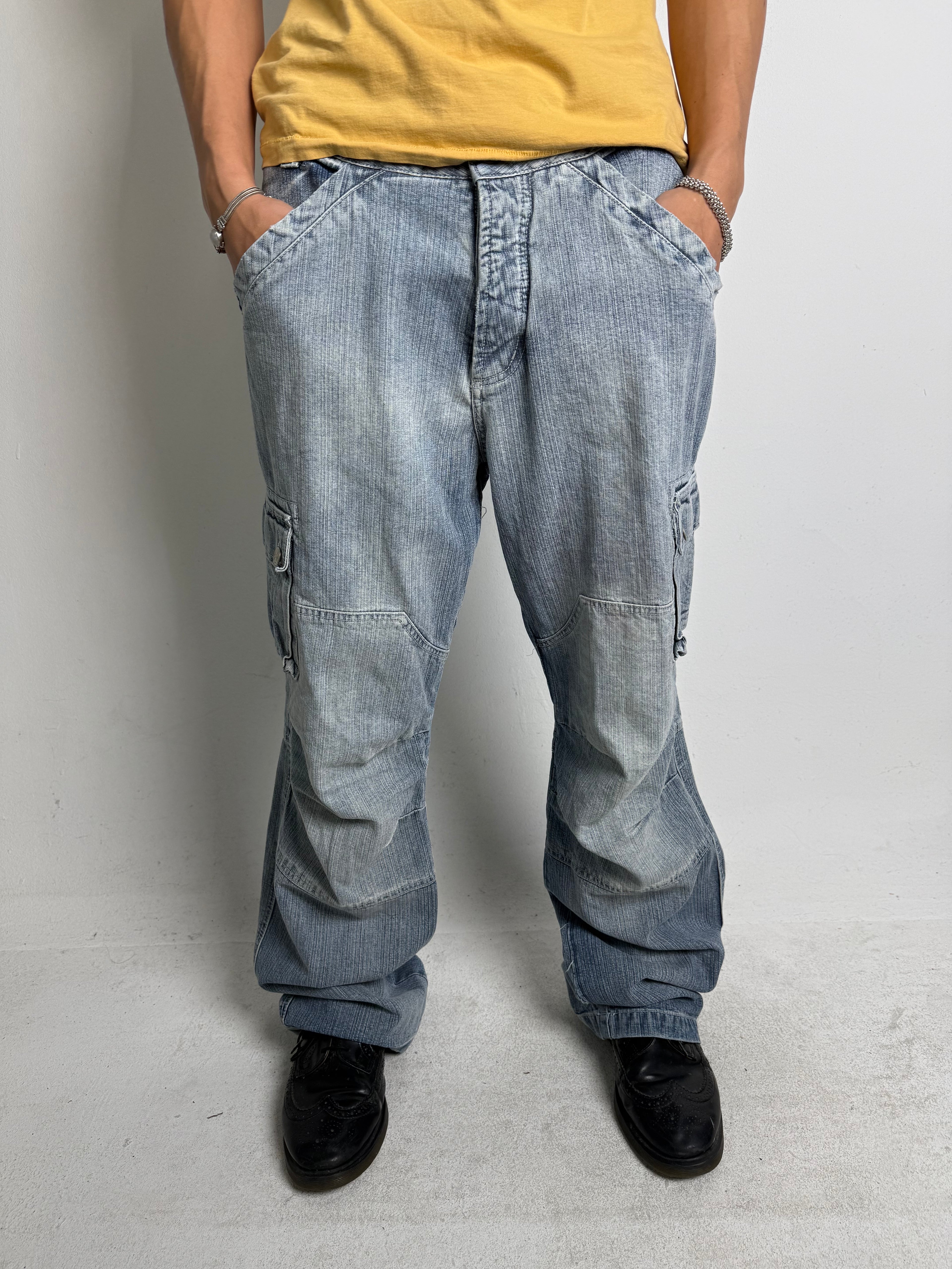 Tragebild von einer Vintage Terranova Light Blue Baggy Jeans von vorne