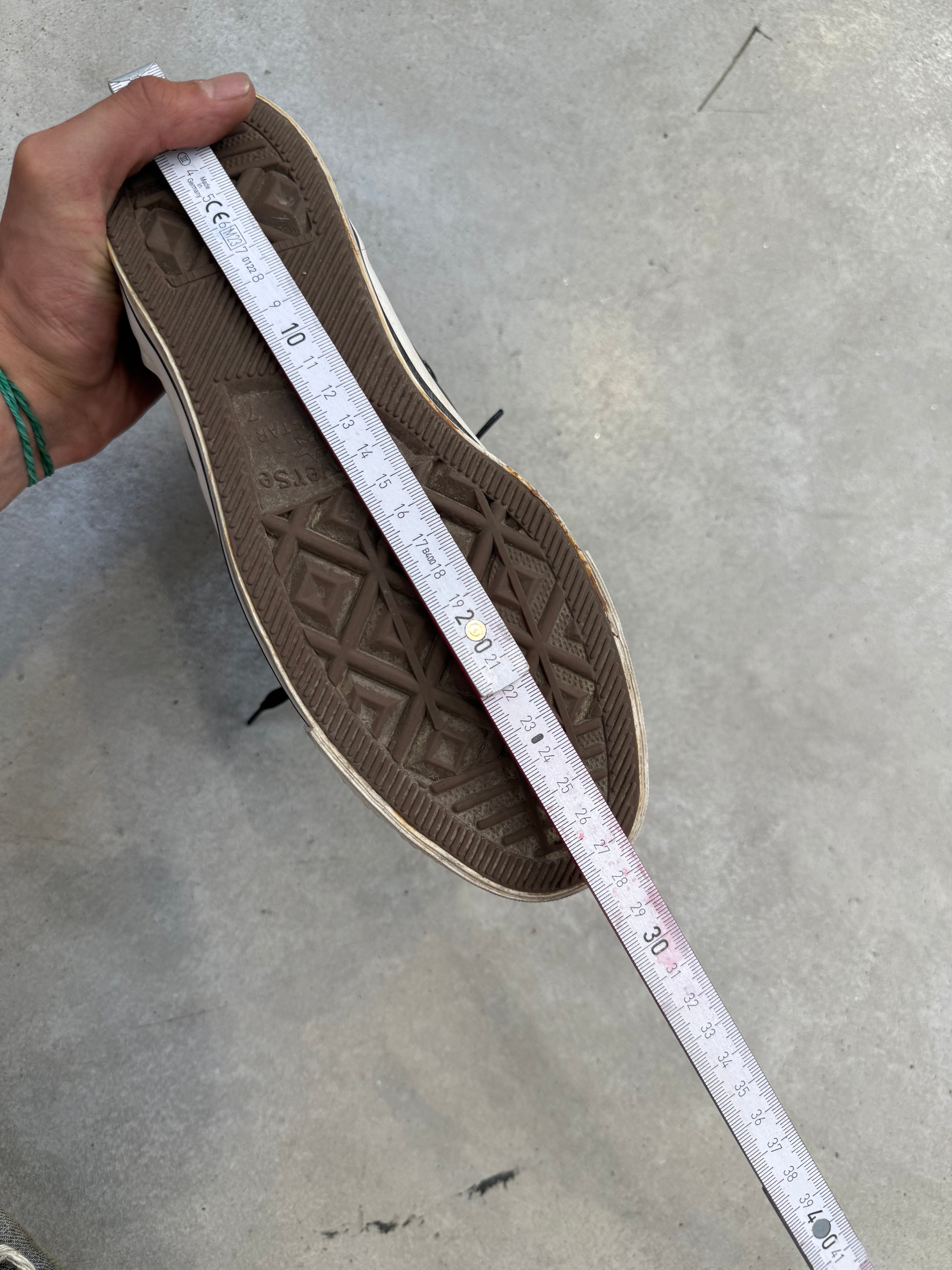 Vintage Converse All Stars Black and Silver Chucks für Herren. Y2K Second Hand 2000s Fashion