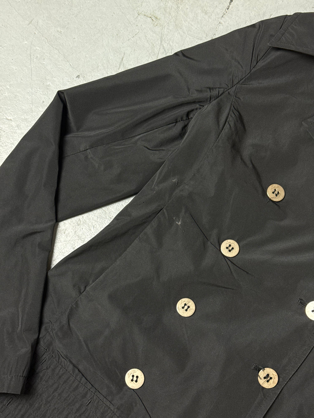 Ein schwarzer Mantel von LiuJu mit Knöpfen vintage Y2K 