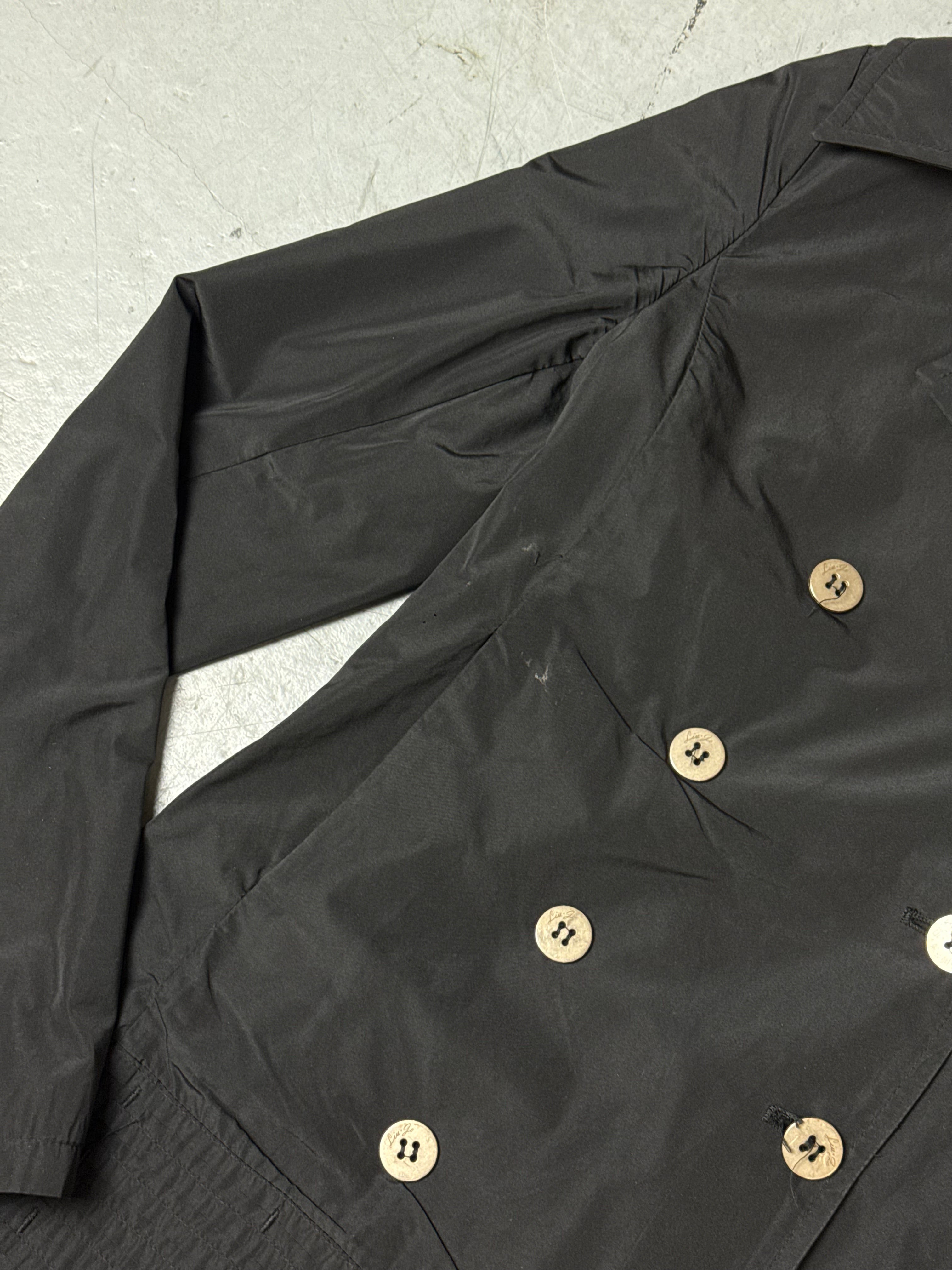 Ein schwarzer Mantel von LiuJu mit Knöpfen vintage Y2K 