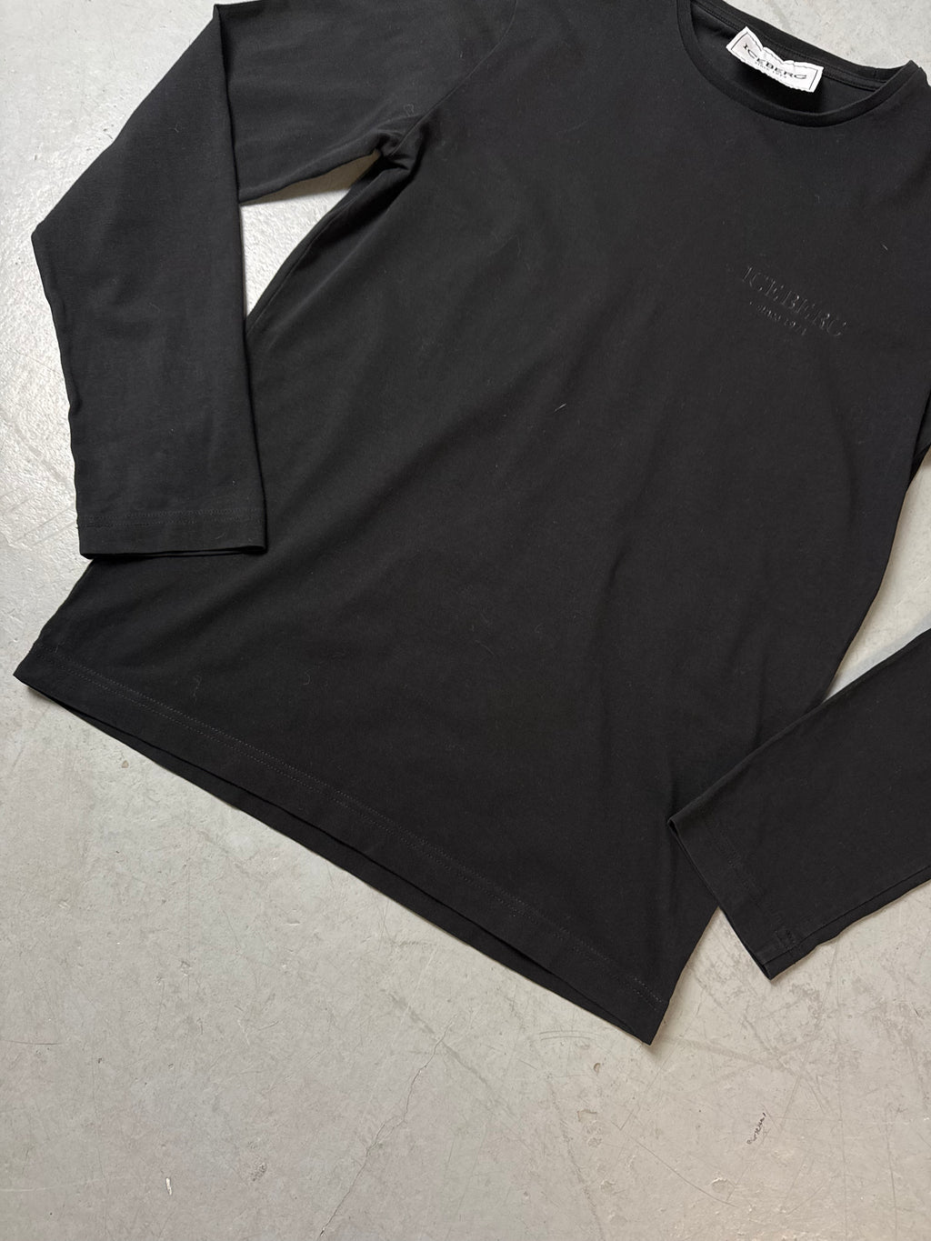 Detailbild von Vintage Iceberg Black Longsleeve von vorne