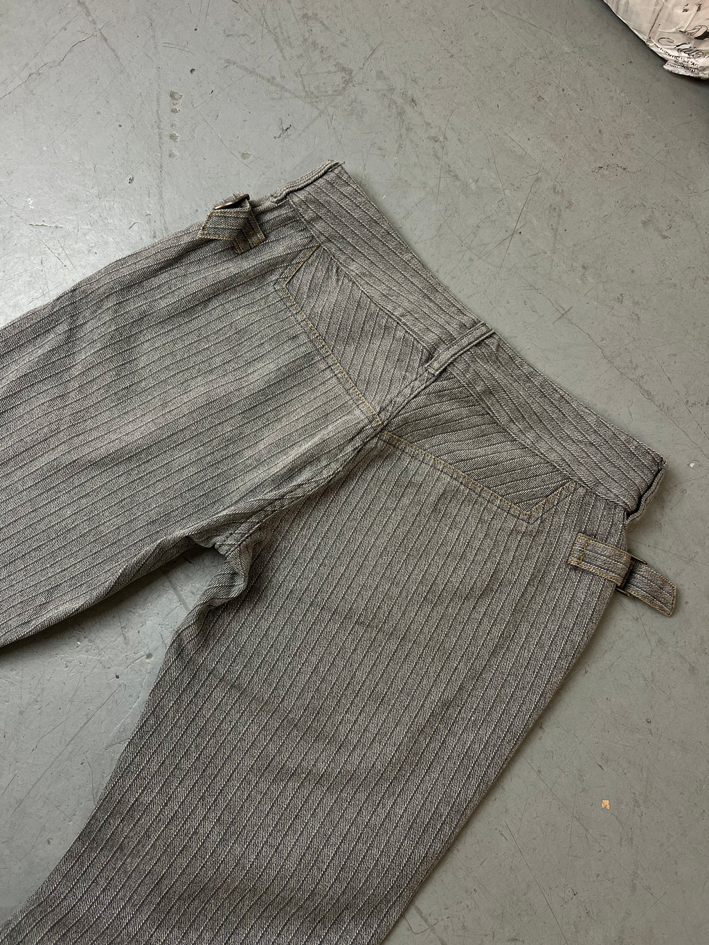 Vintage Diesel Grey Striped Pants für Damen. Y2K Second Hand 2000s Fashion