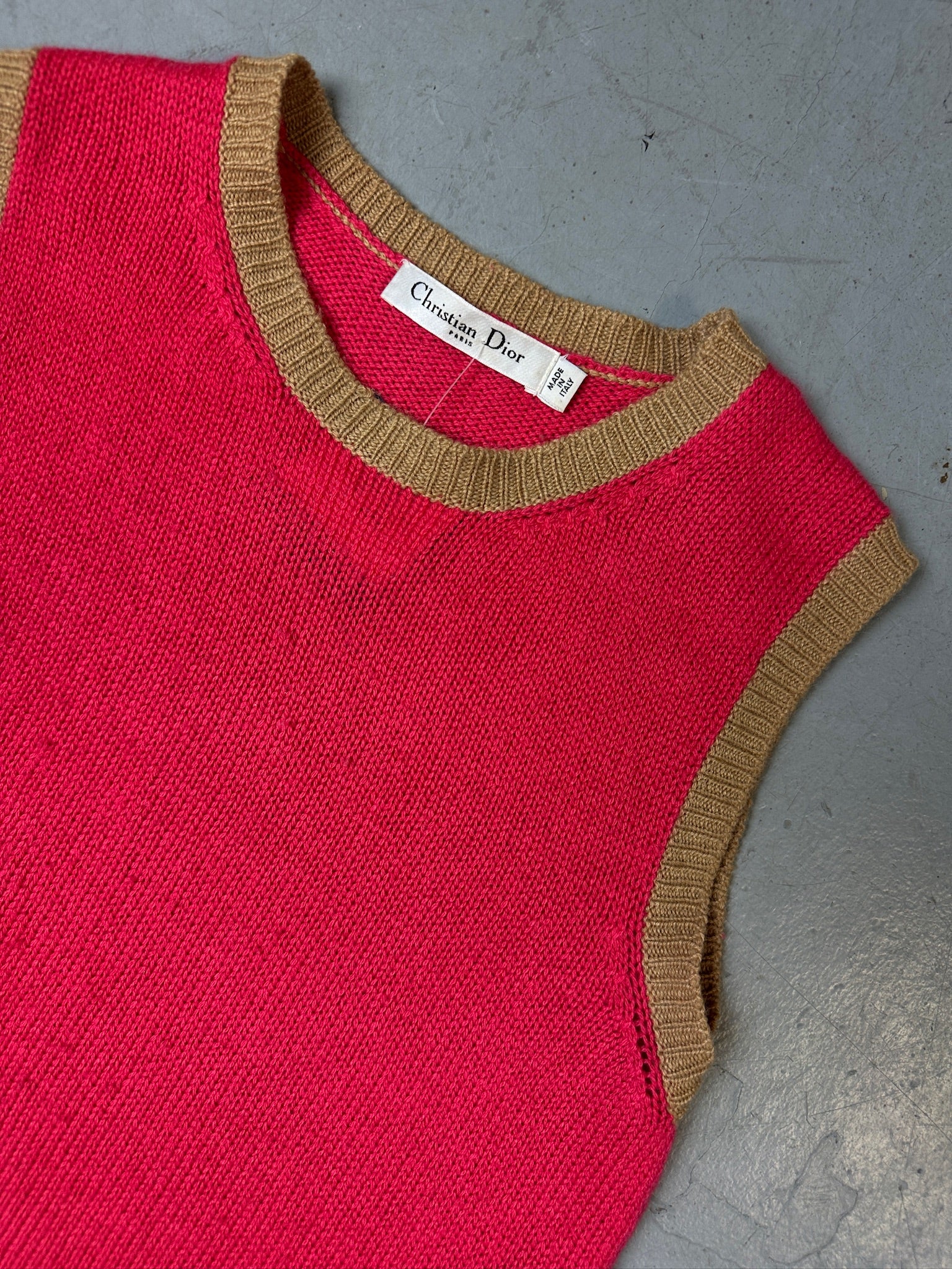 Detailbild von Vintage Christian Dior Pink Cashmere Top von vorne