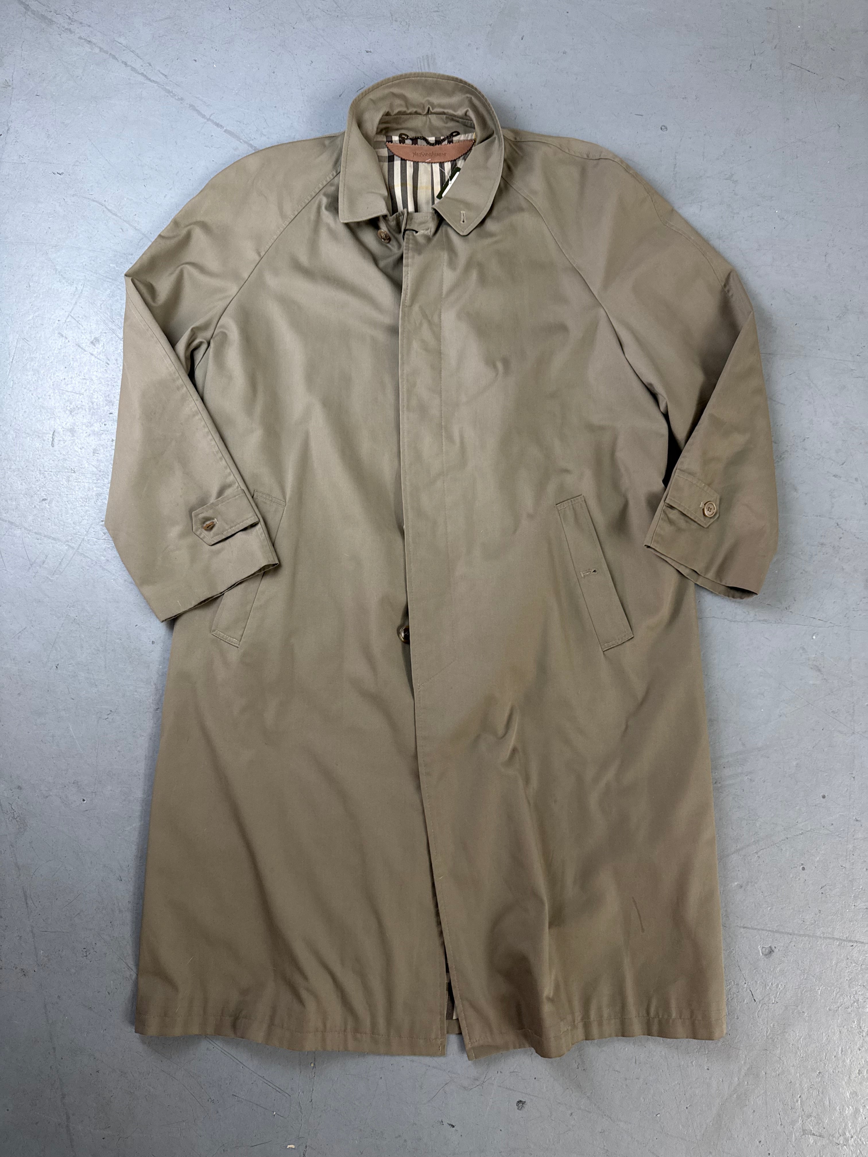Vintage Yves Saint Laurent Beige Trenchcoat für Herren. Y2K 2000s Fashion.