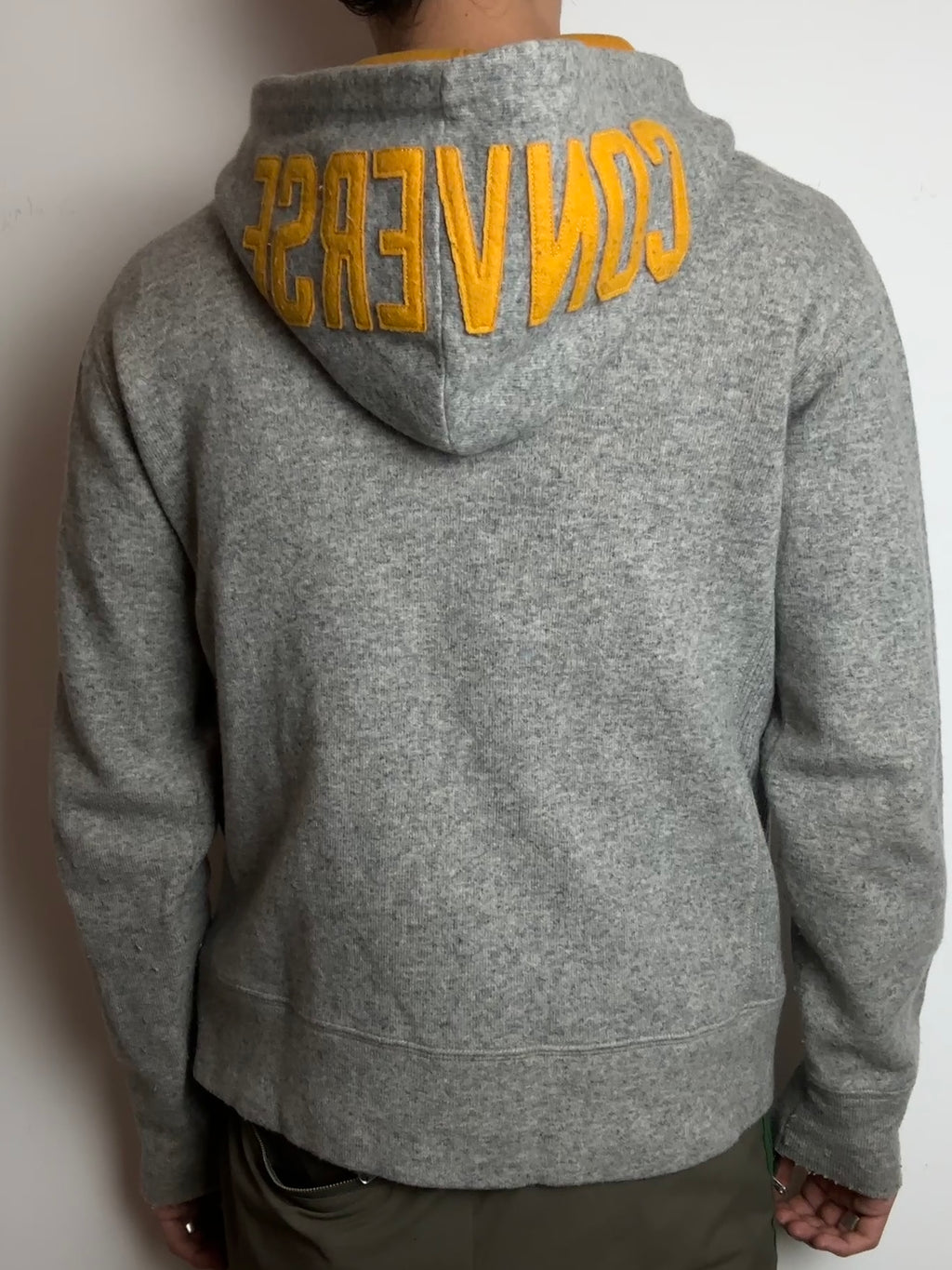 Tragebild von einem Vintage Converse Zip Up Sweater von hinten