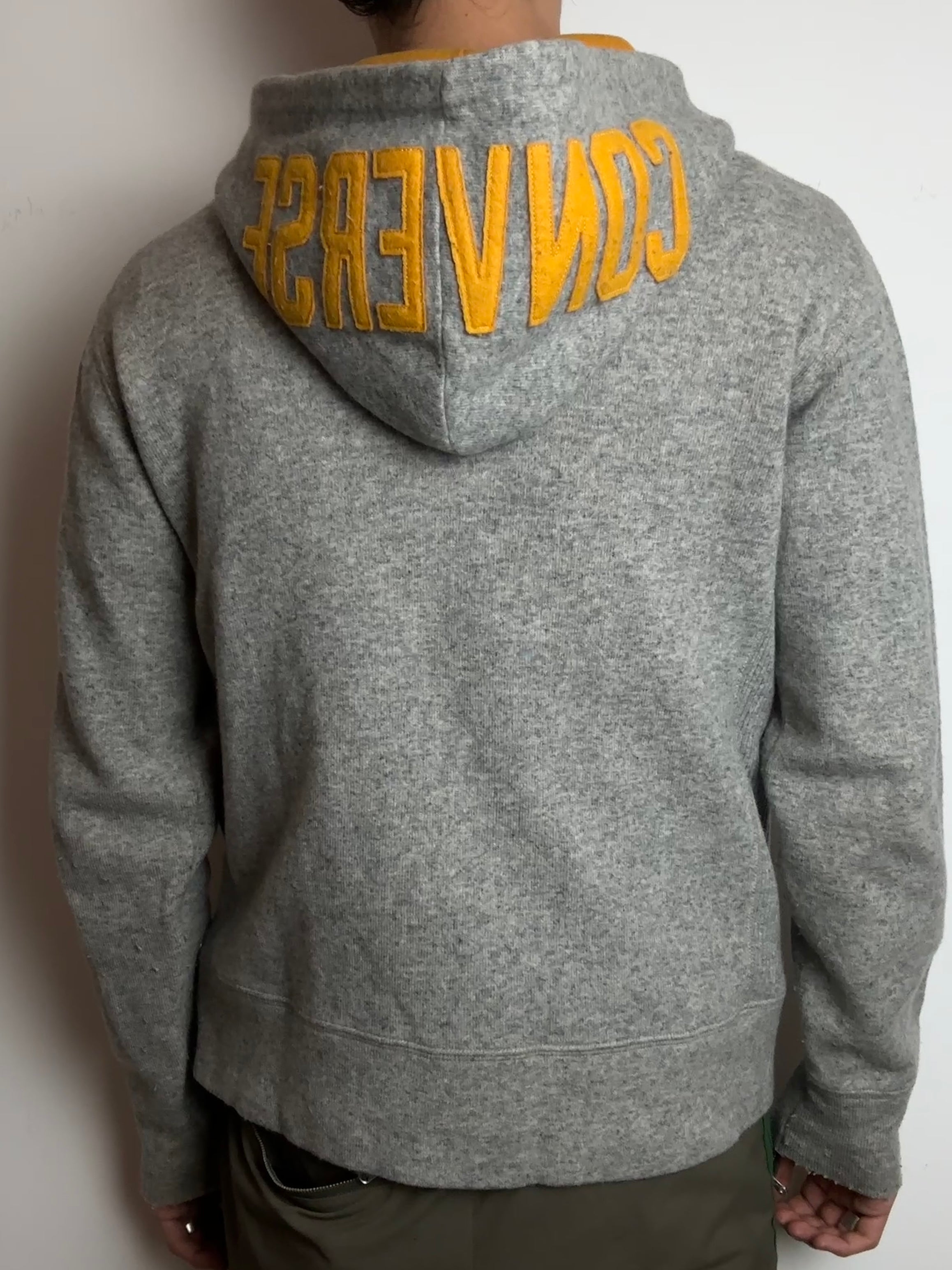 Tragebild von einem Vintage Converse Zip Up Sweater von hinten